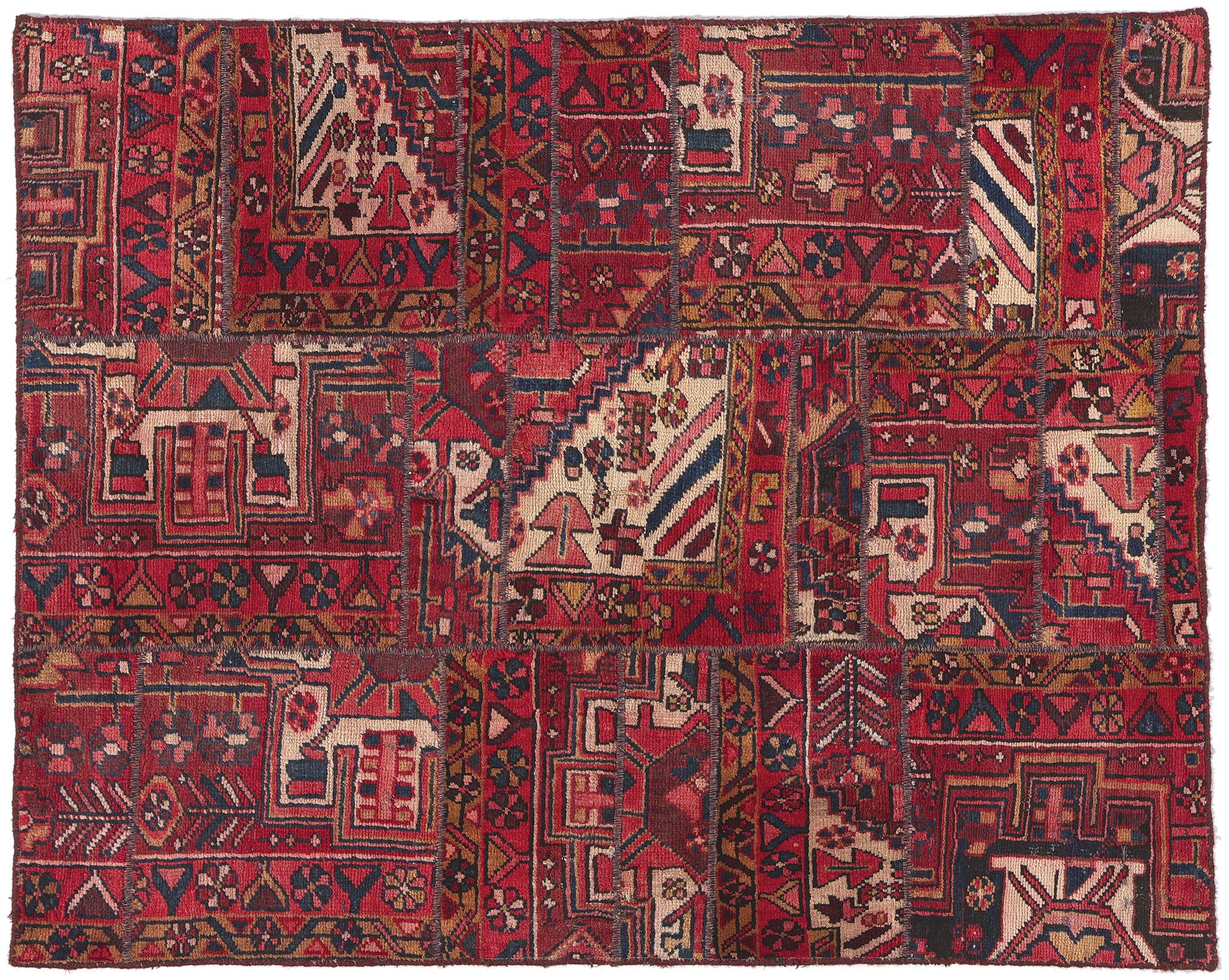 Tapis persan Bakhtiari vintage rustique et raffiné en patchwork en vente 2