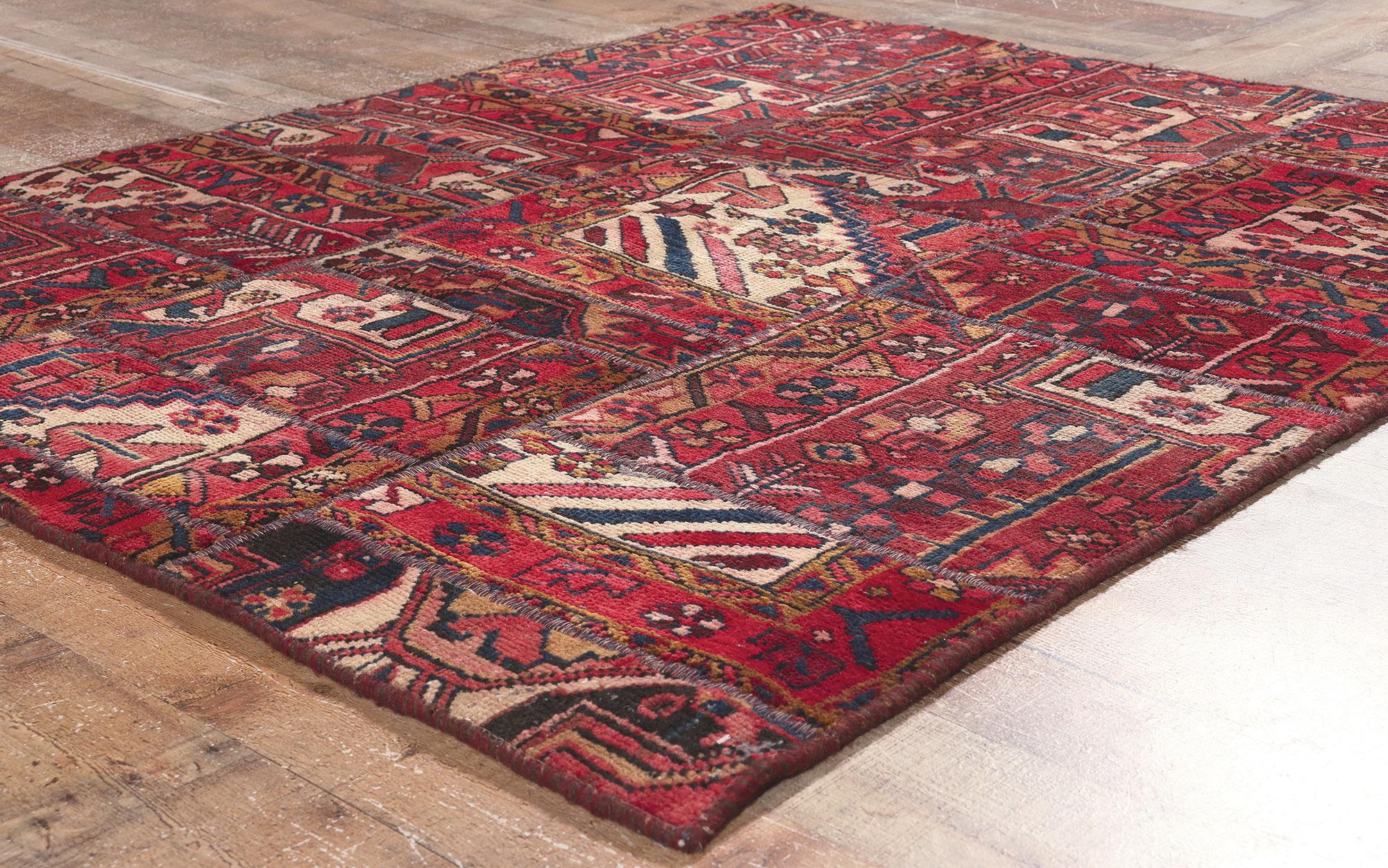 Rustikaler und raffinierter persischer Bakhtiari Patchwork-Teppich im Vintage-Stil (Wolle) im Angebot