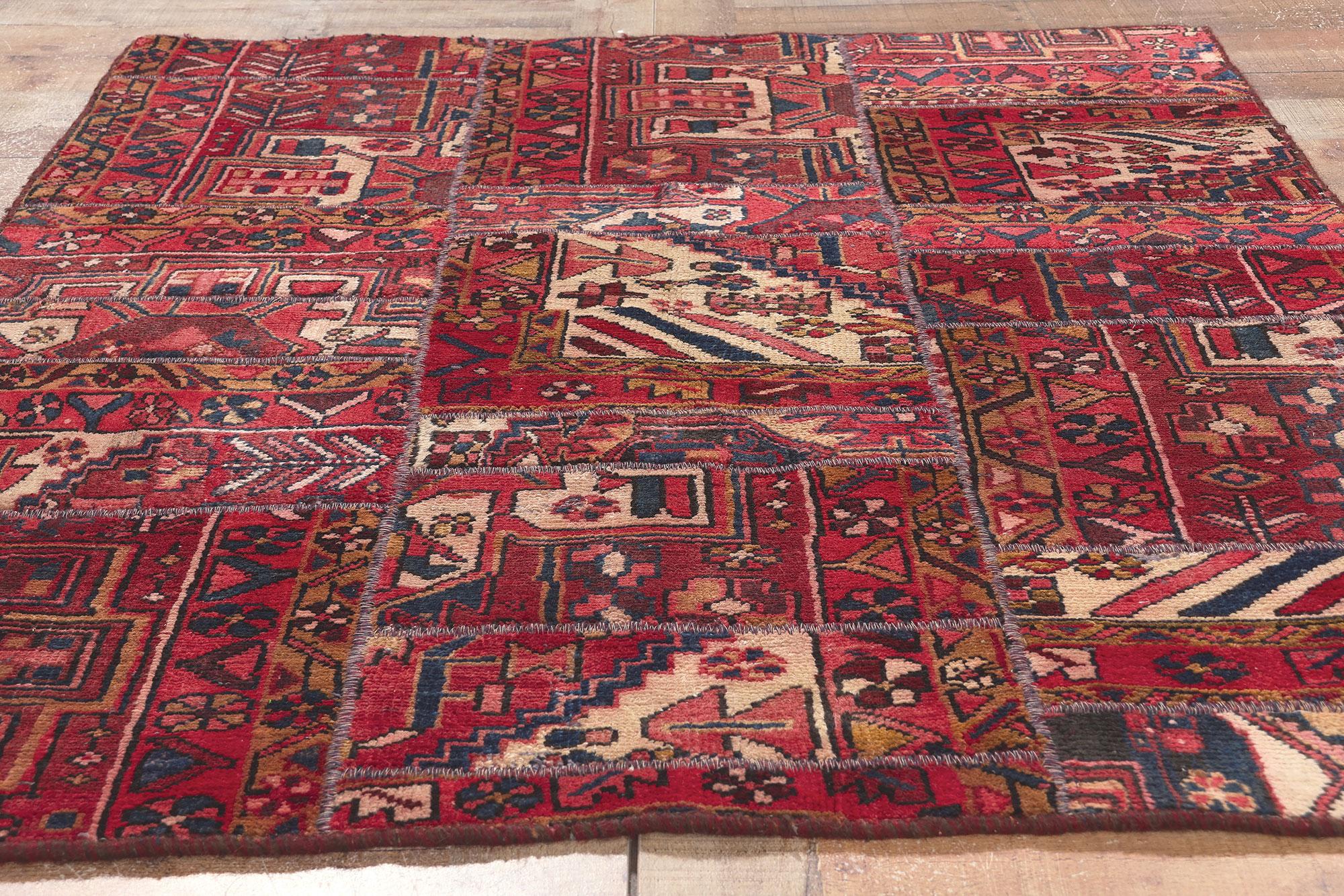 Laine Tapis persan Bakhtiari vintage rustique et raffiné en patchwork en vente