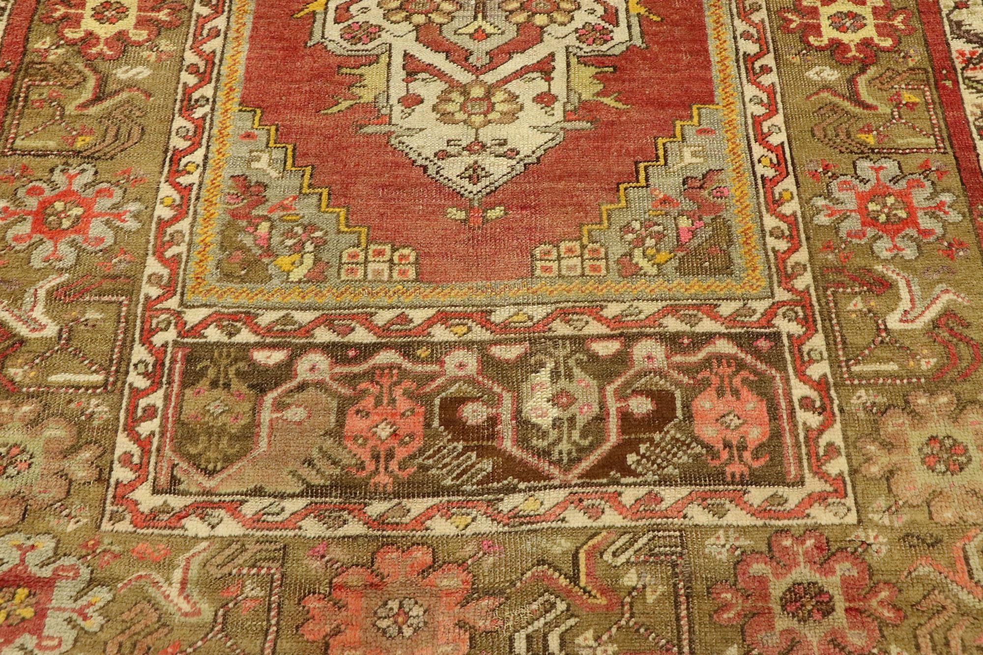 Annodato a mano Tappeto Oushak vintage rustico e raffinato in vendita