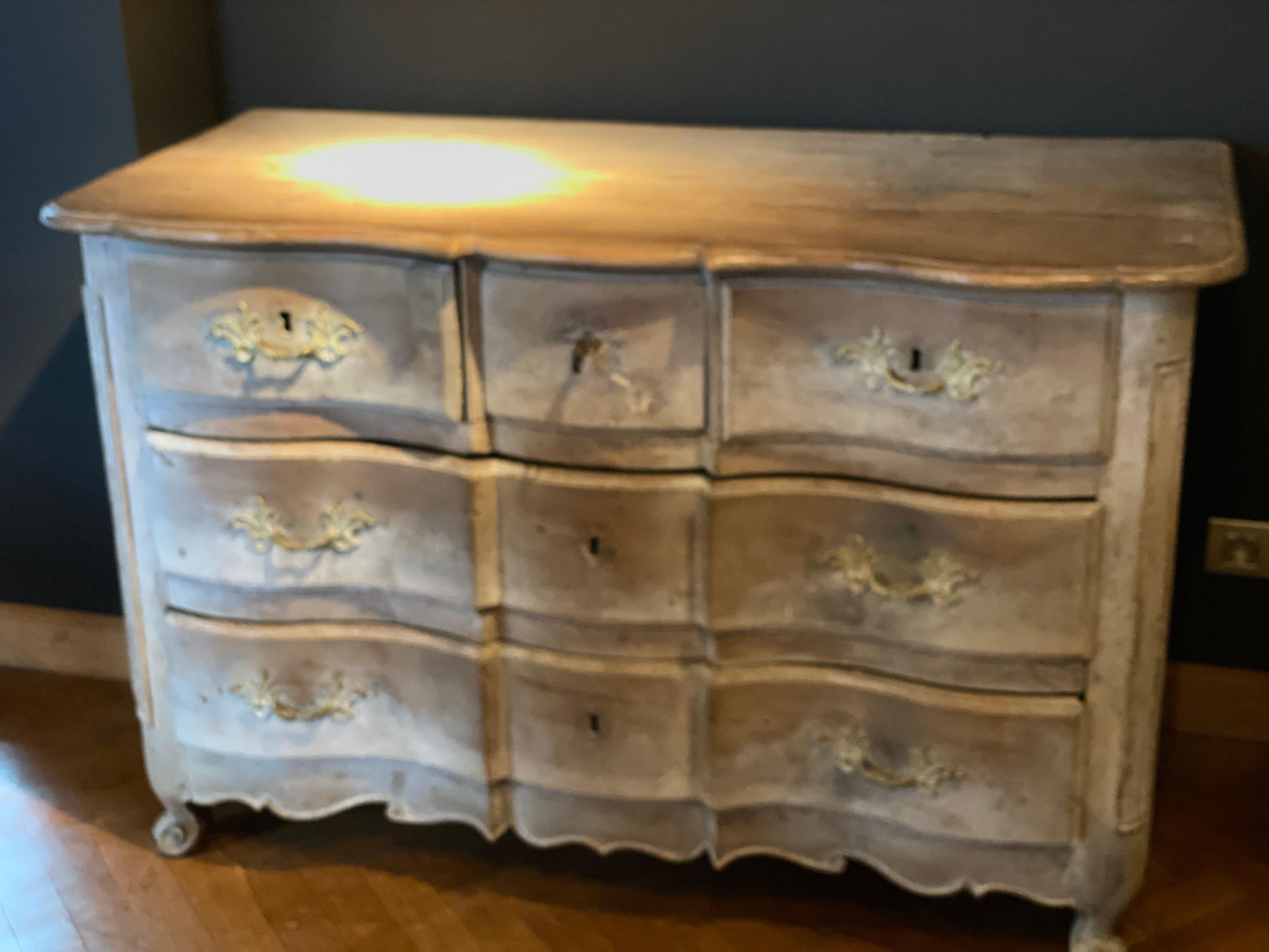Exceptional Rustic French Commode in a bleached Walnut,
France 18th Century,
the chest has its original Bronze handles,
superb old patina and warm wear of the Walnut,
2 drawers and 3 small drawers give the chest a special effect,
highly
