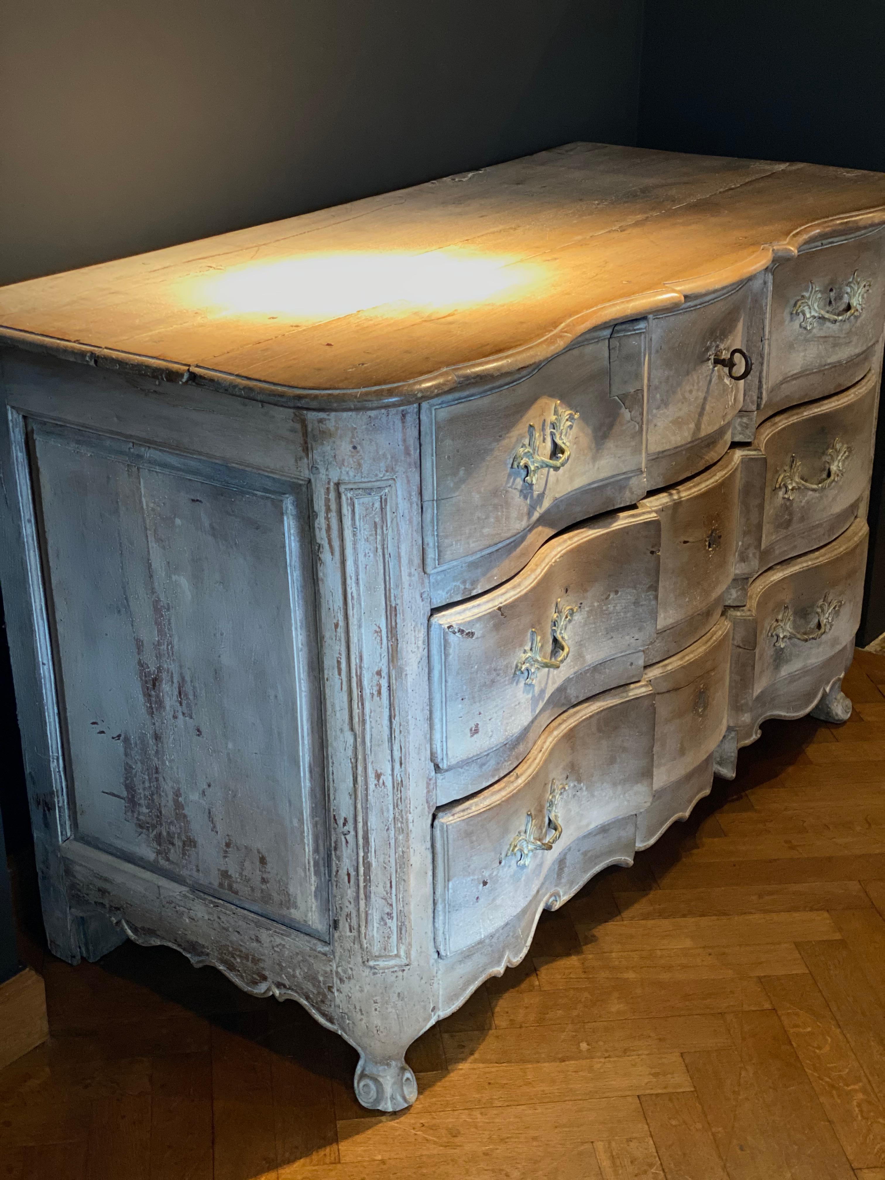 Rustic antique bleached French Commode In Excellent Condition For Sale In Schellebelle, BE