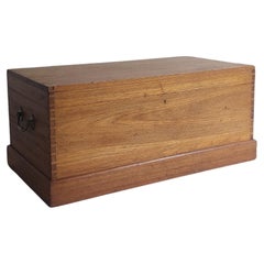 Coffre / Commode / Table basse rustique en bois de campagne antique / Boîte de rangement robuste