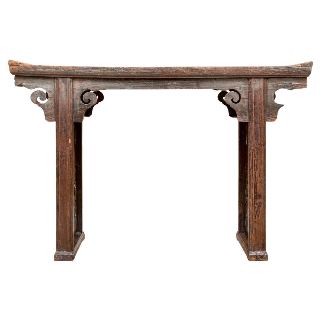 Ancienne table d'autel ou console chinoise rustique