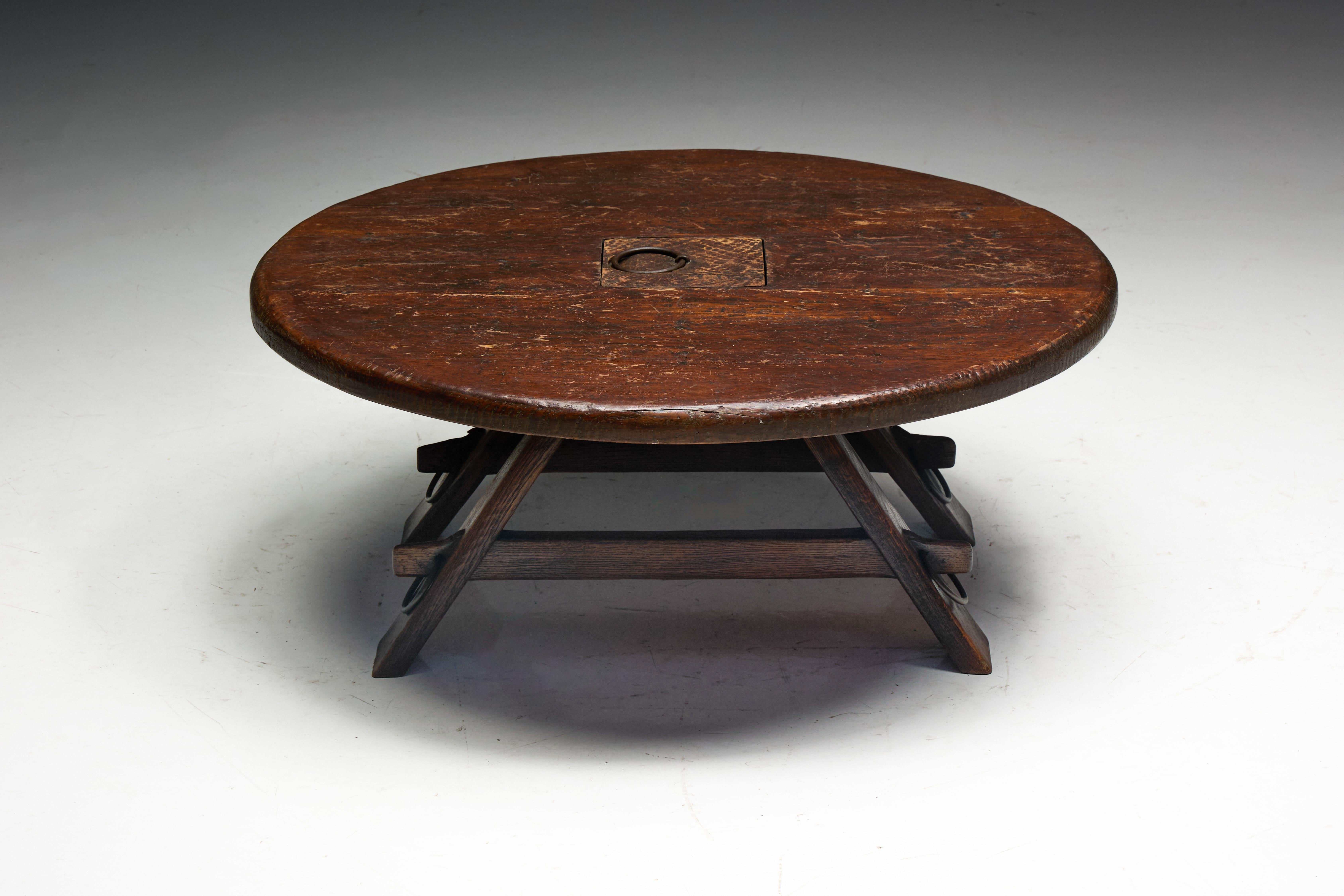 Mesa de centro rústica antigua, Francia, años 60 en venta 5