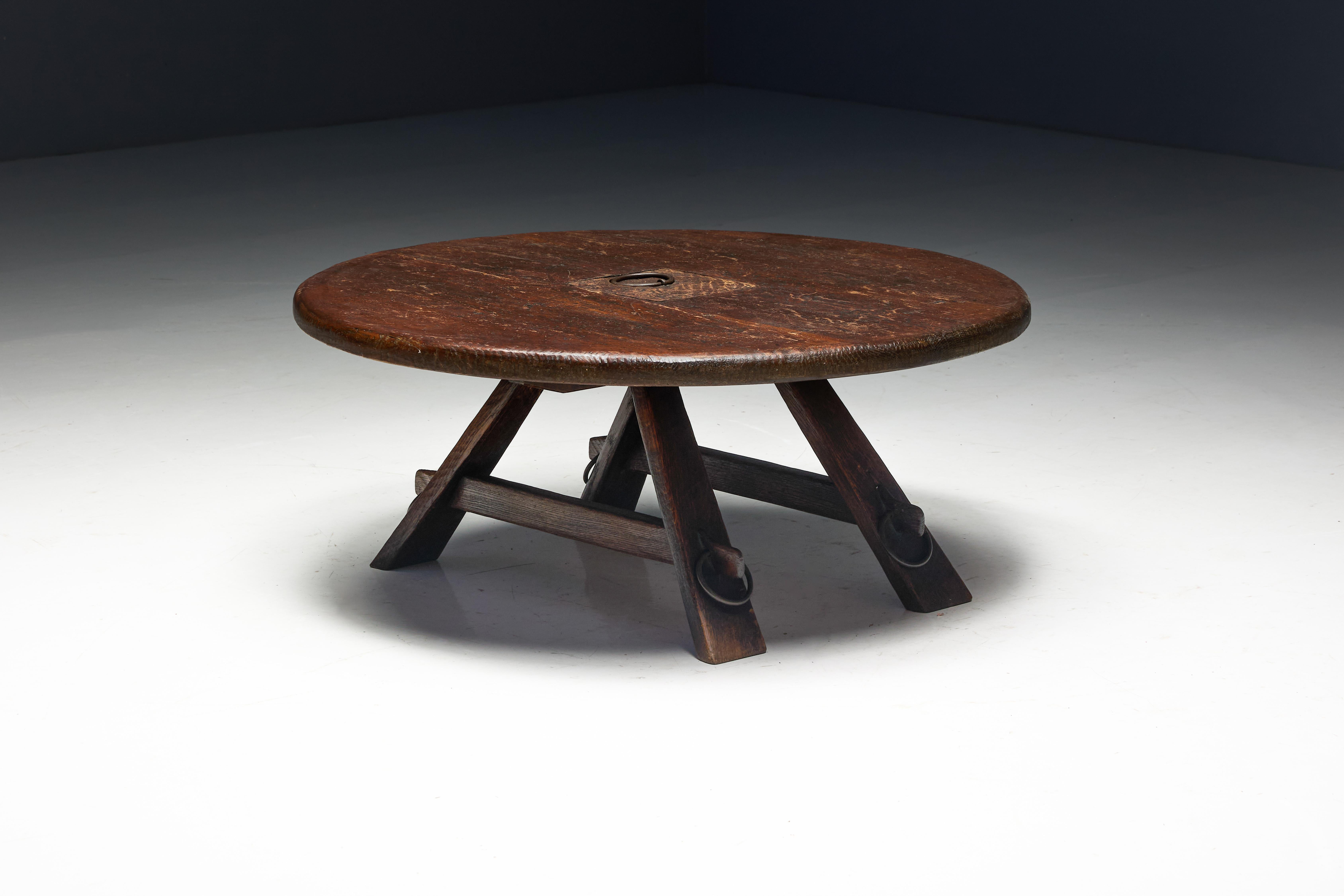 Mesa de centro rústica antigua, Francia, años 60 en venta 6