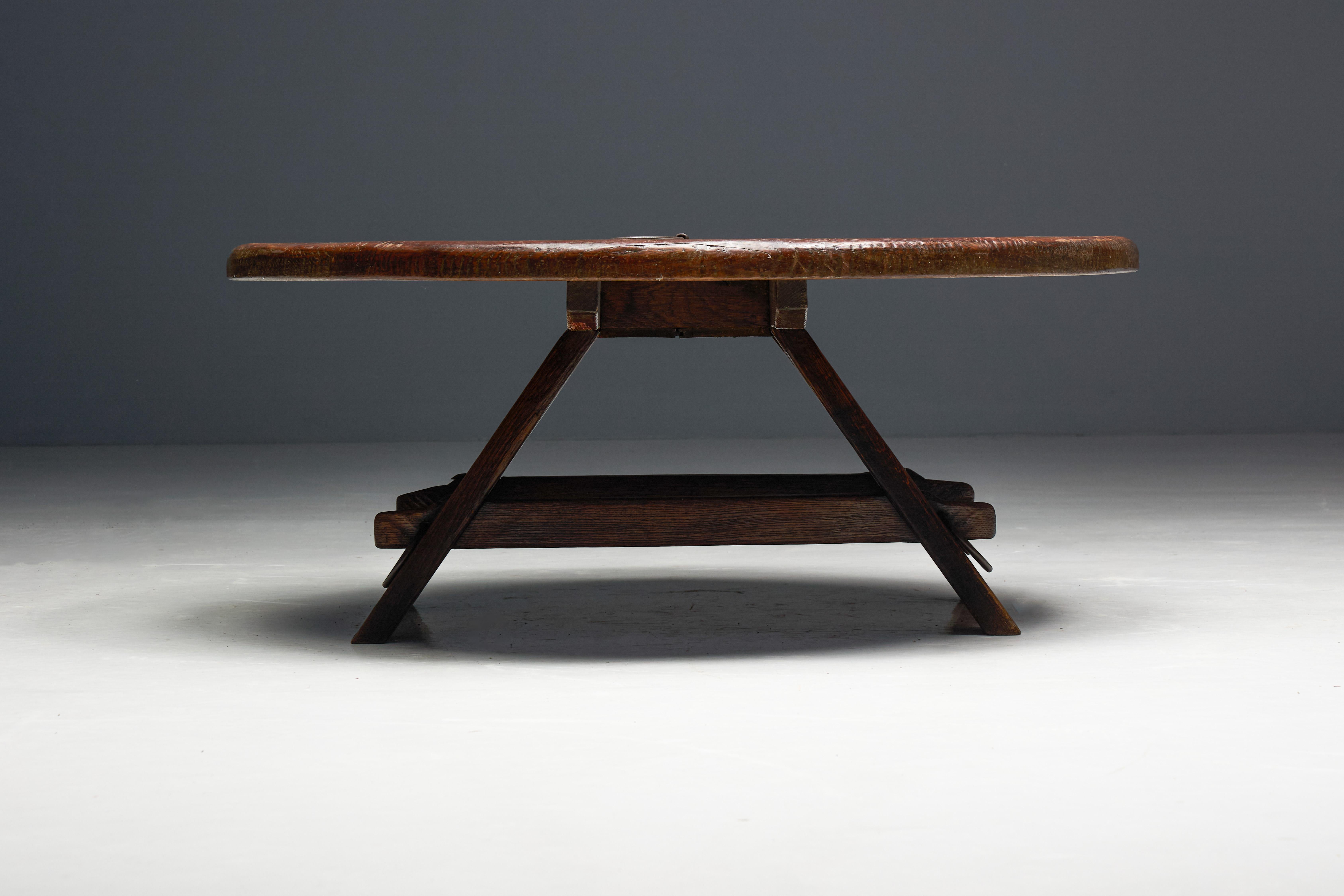 Mesa de centro rústica antigua, Francia, años 60 en venta 7