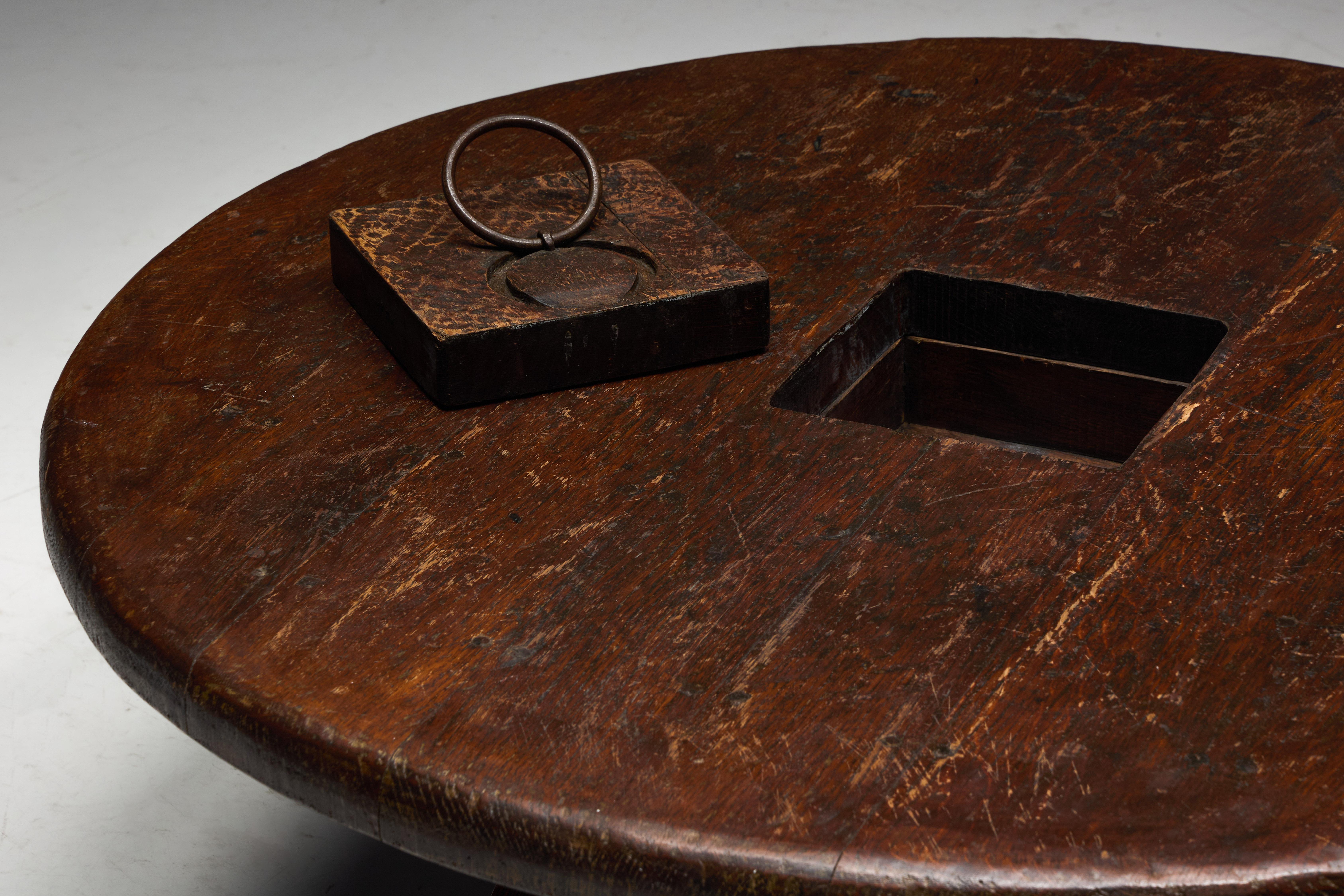Mesa de centro rústica antigua, Francia, años 60 Francés en venta