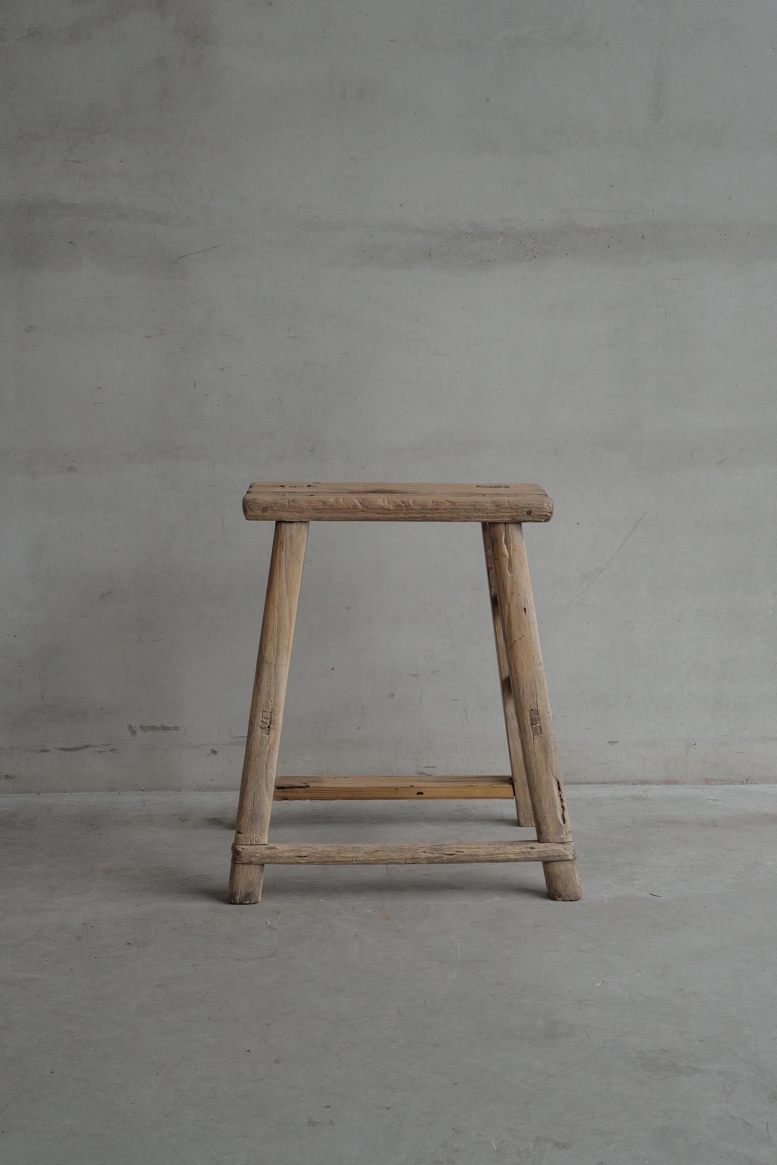 Tabouret rustique en bois d'orme ancien Bon état - En vente à Antwerpen, BE