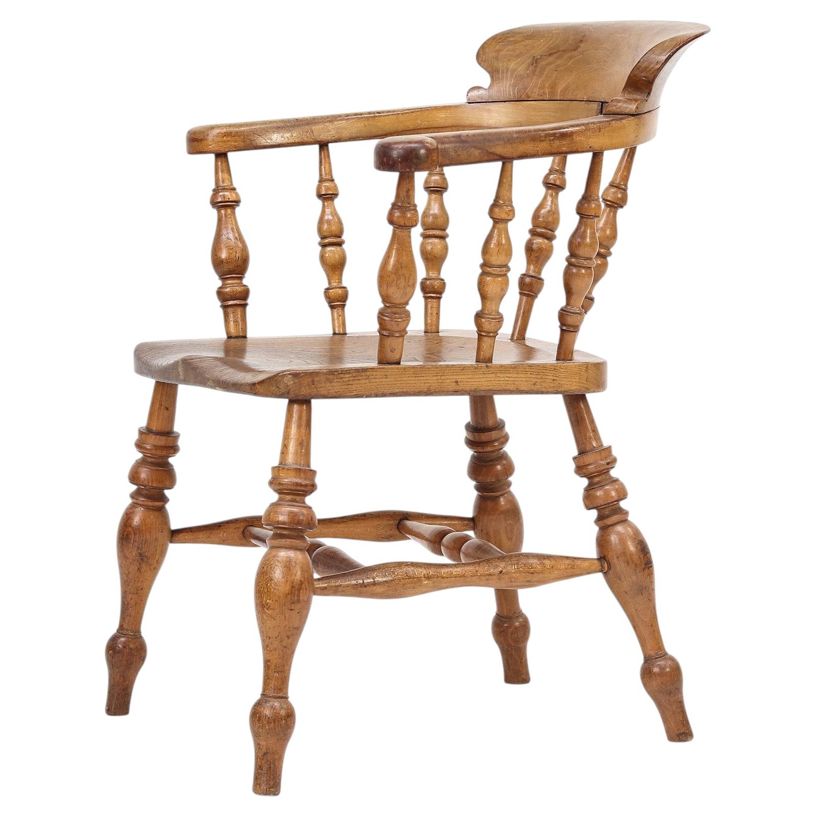 Rustic Antique English Countryhouse Captain Armchair