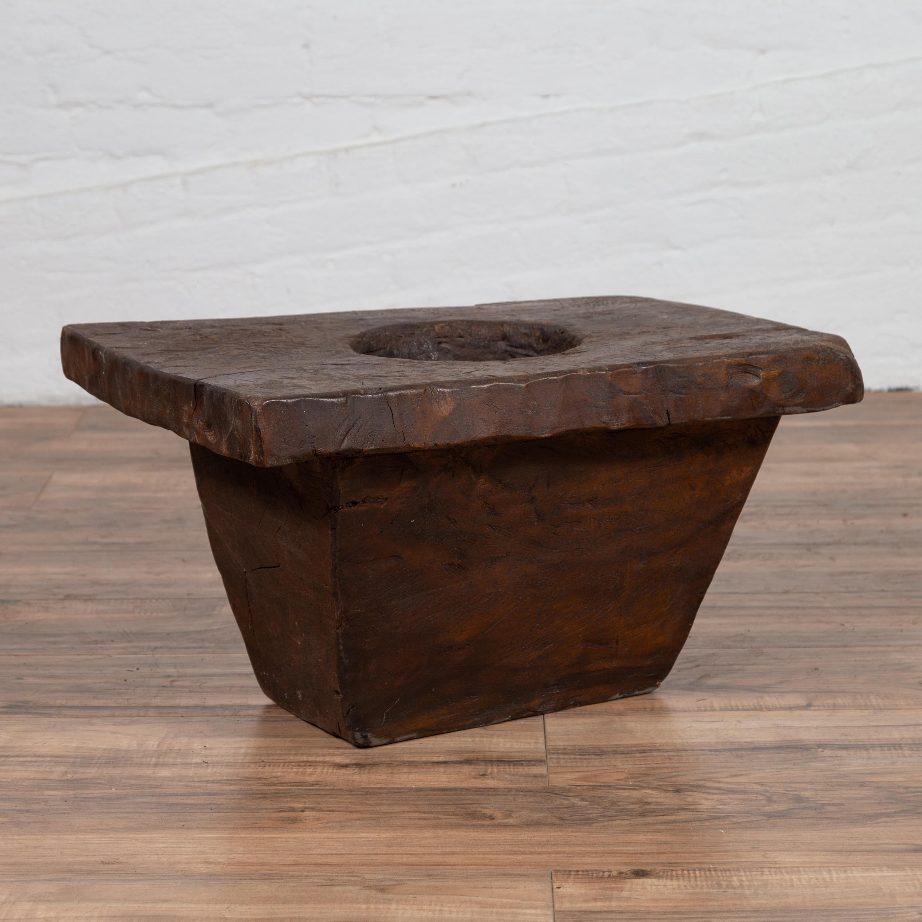 Rustic Antique Indonesian Brown Wooden Planter from the Early 20th Century In Good Condition For Sale In Yonkers, NY