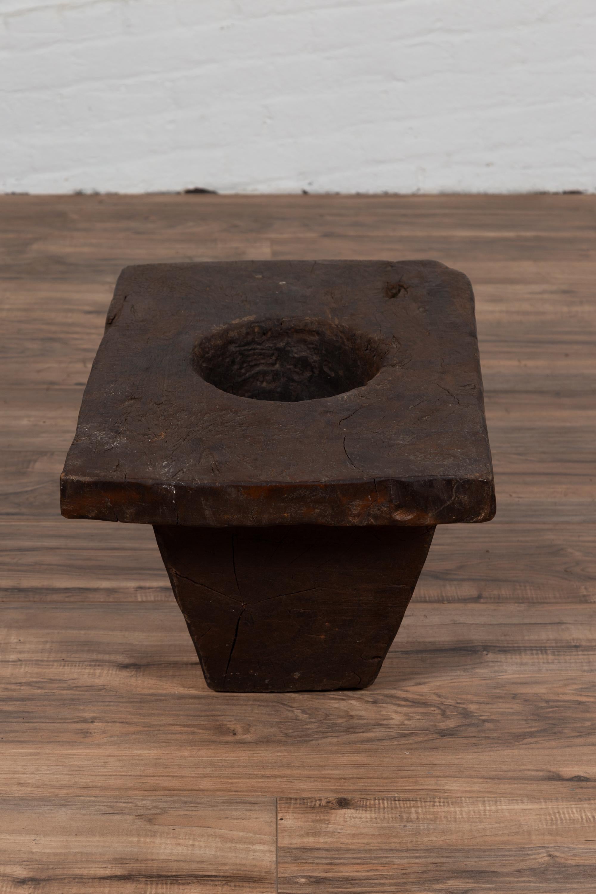 Rustic Antique Indonesian Brown Wooden Planter from the Early 20th Century For Sale 2