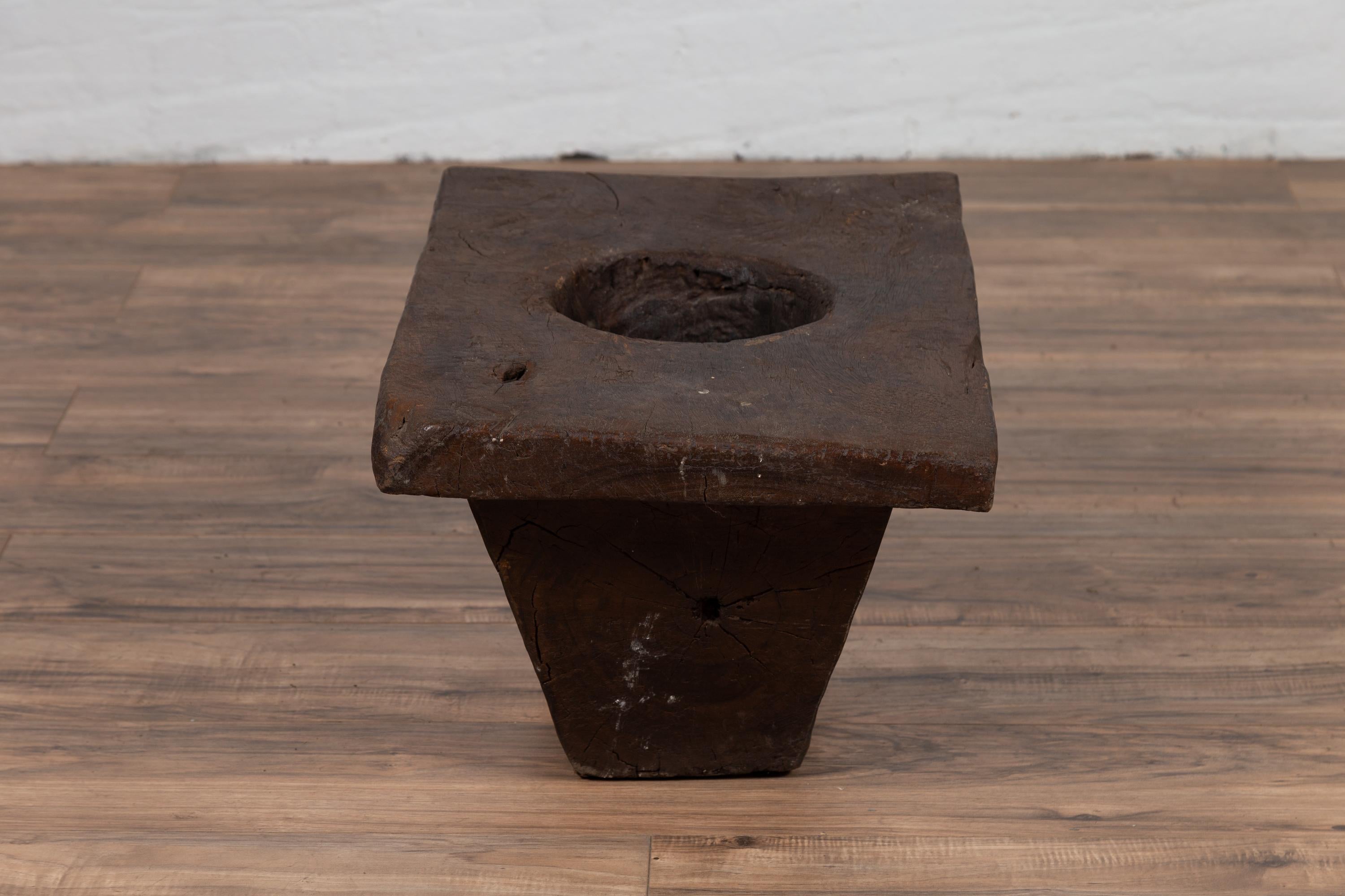 Rustic Antique Indonesian Brown Wooden Planter from the Early 20th Century For Sale 4