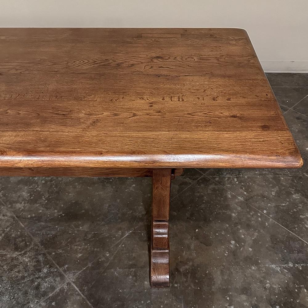 20ième siècle Table de salle à manger rustique ancienne en chêne avec tréteau en vente