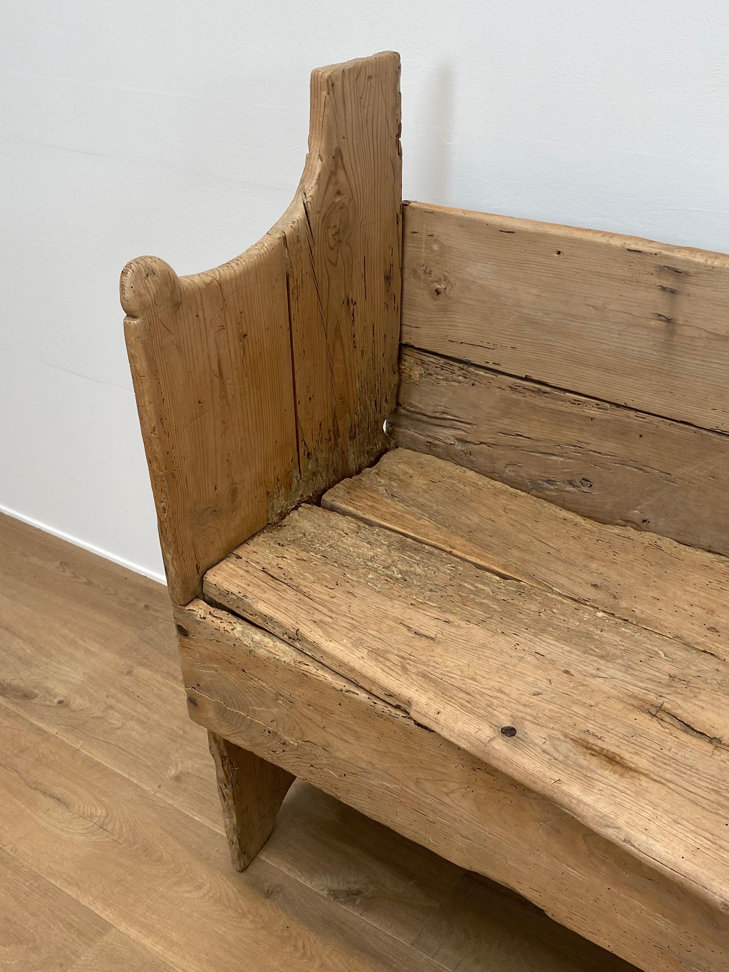 Rustic Antique Spanish Bench in a Bleached Wood In Good Condition In Schellebelle, BE