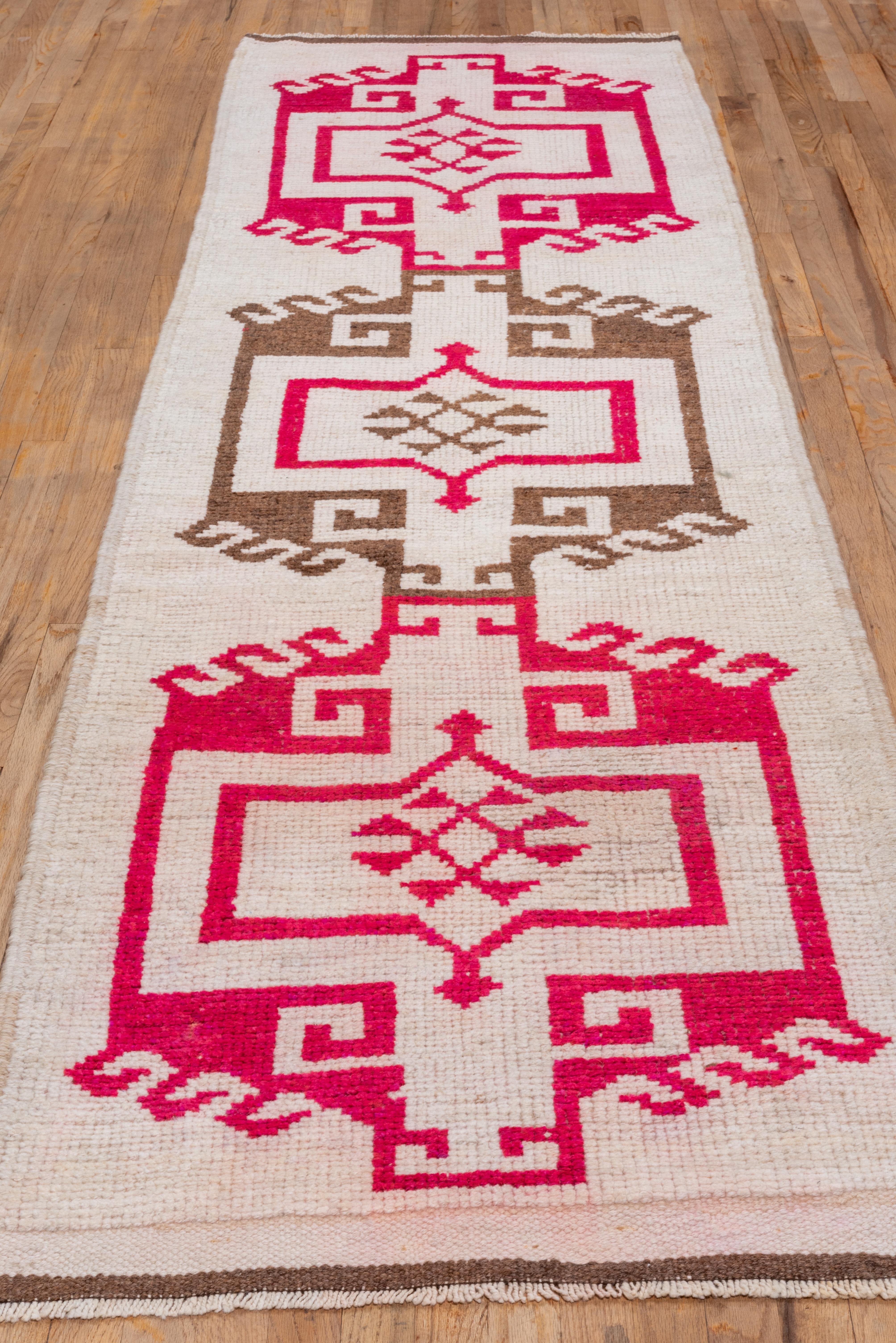 Rustic Antique Turkish Kars Runner, White Background, Brown & Pink Accents In Good Condition For Sale In New York, NY