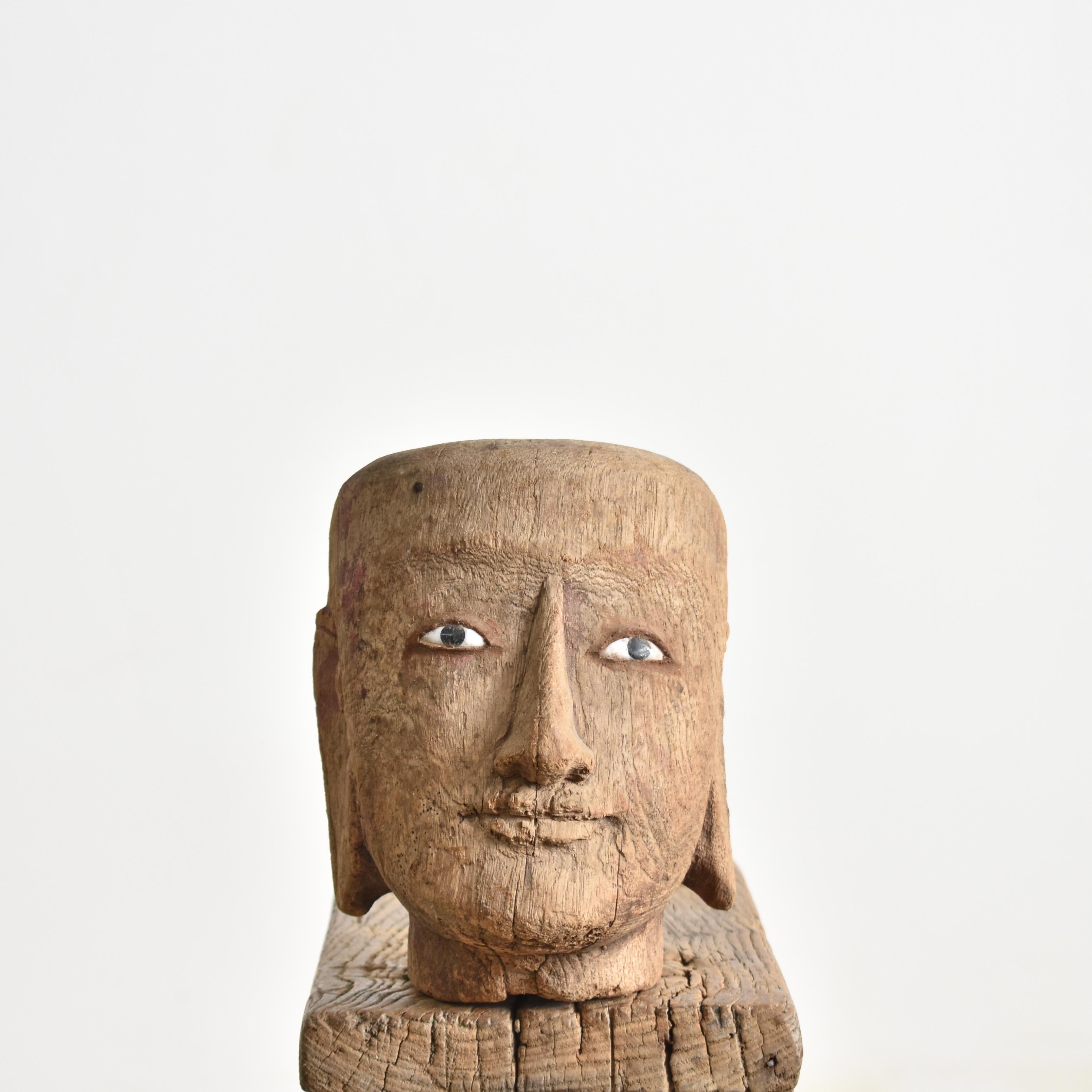 Cabeza de marioneta birmana tallada en madera rústica antigua siglo XIX en venta