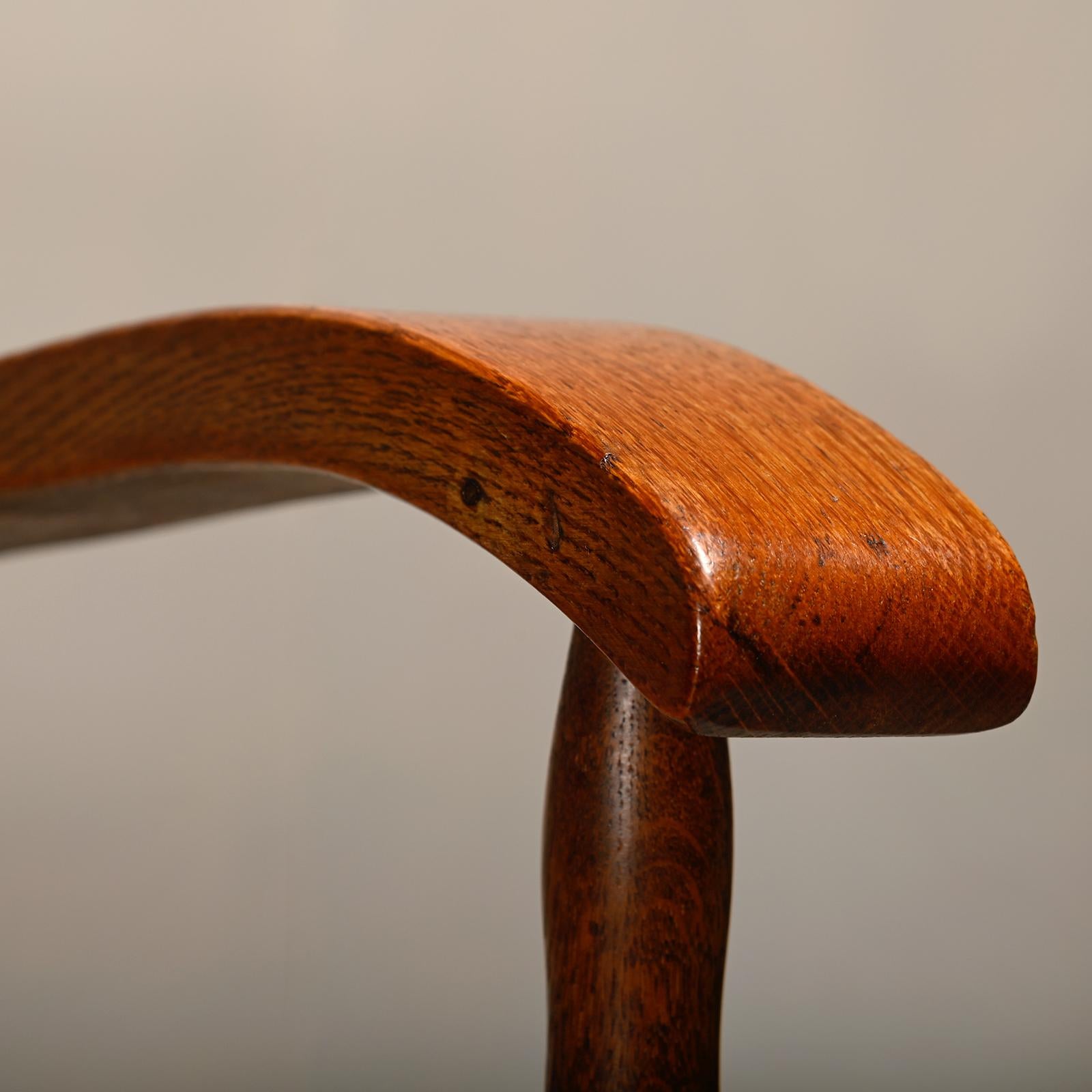Rustikaler Sessel und Hocker aus gebeizter Eiche und Binsen, Frankreich 1950er Jahre im Angebot 7