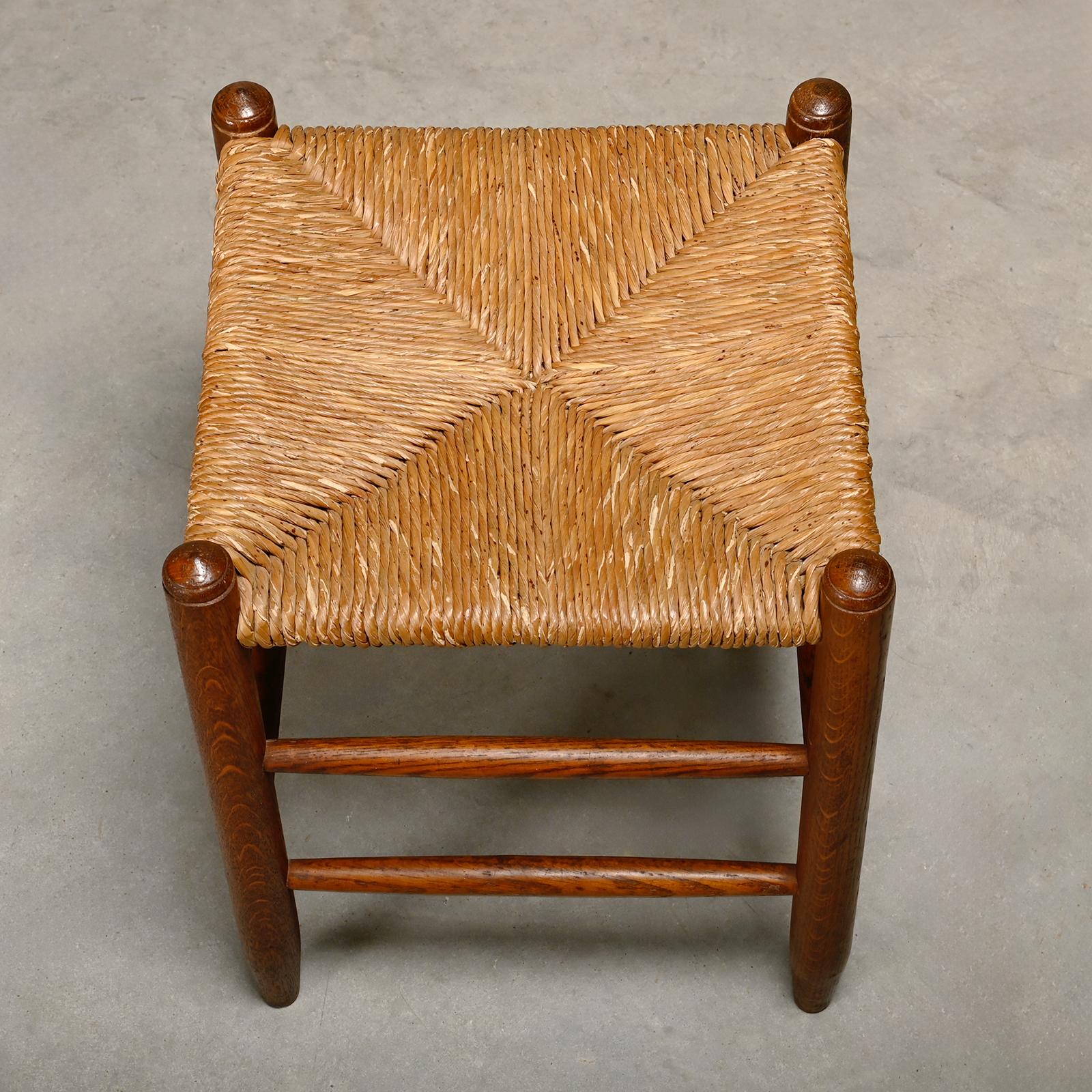 Rustikaler Sessel und Hocker aus gebeizter Eiche und Binsen, Frankreich 1950er Jahre im Angebot 9