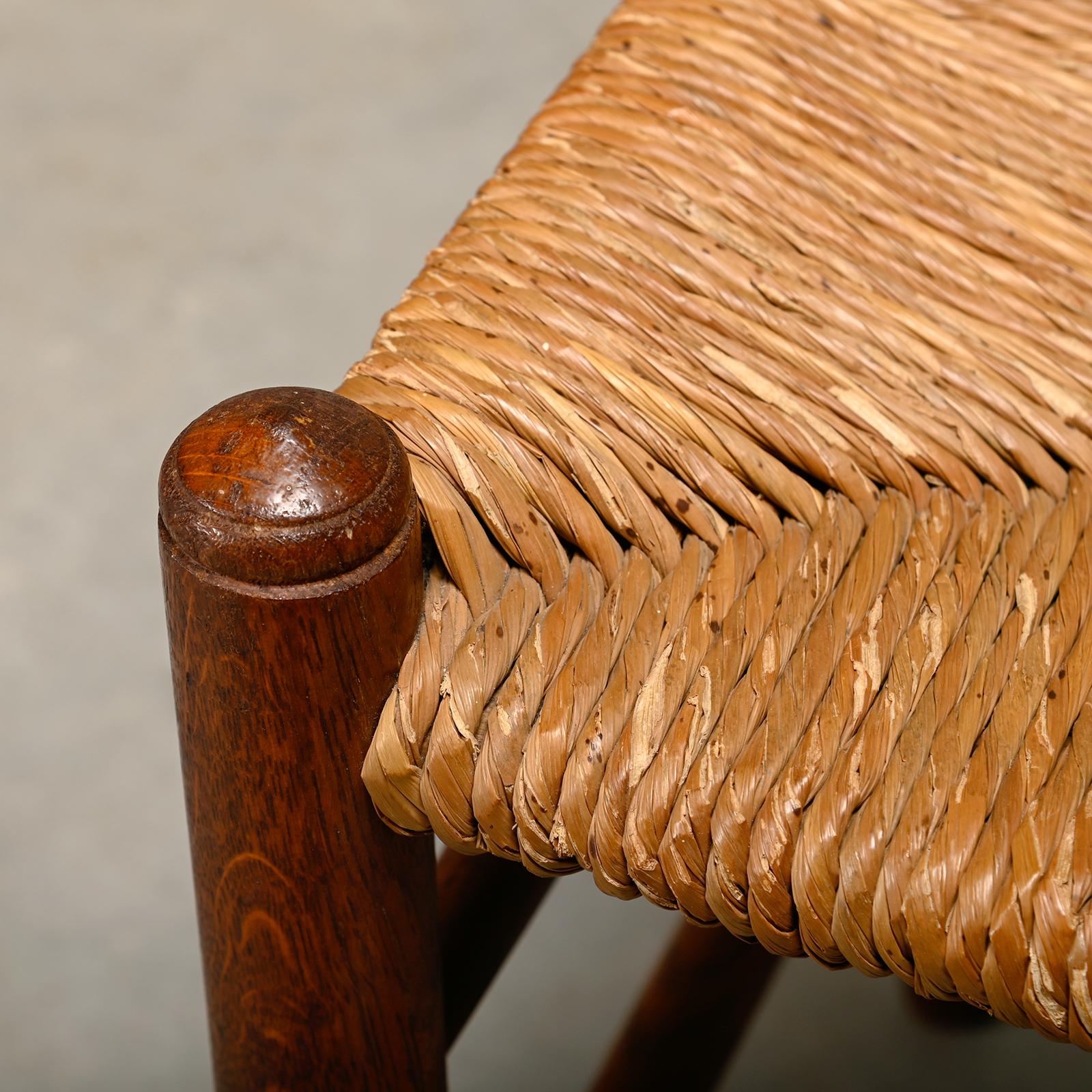 Rustikaler Sessel und Hocker aus gebeizter Eiche und Binsen, Frankreich 1950er Jahre im Angebot 11