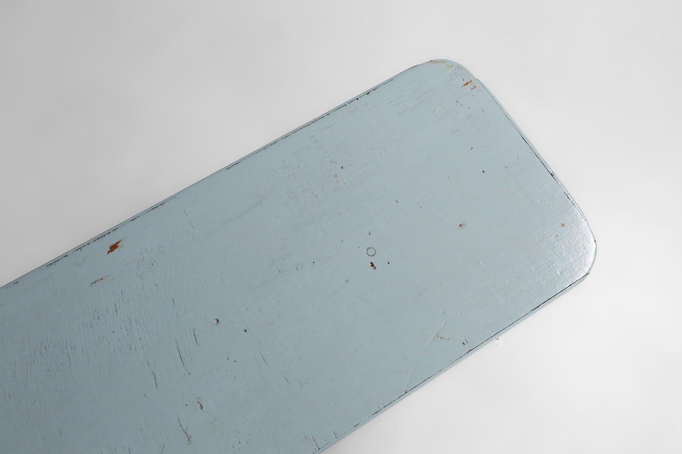 Bois Banc Art Déco rustique avec plateau bleu, France, années 1930 en vente