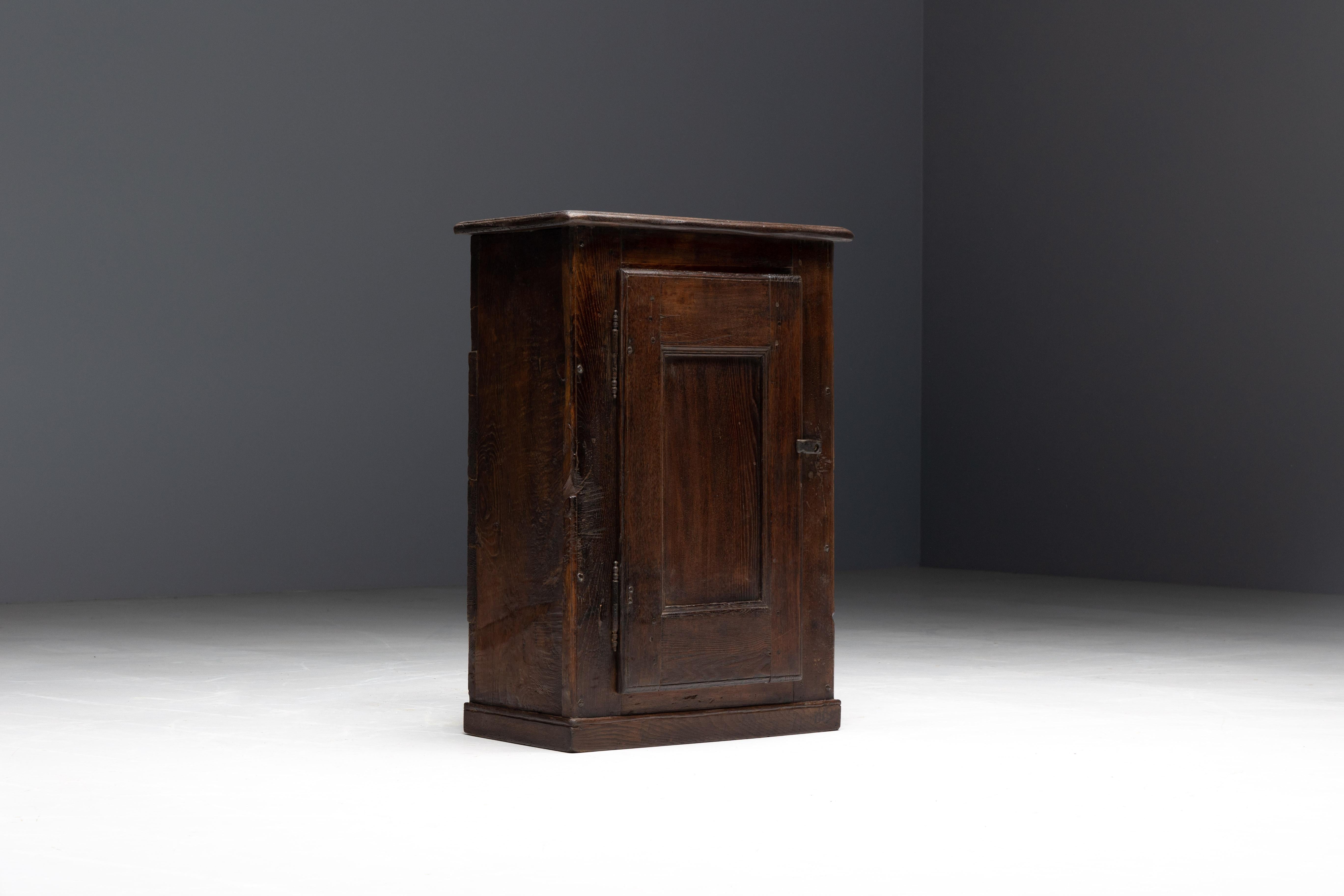 Rustic Art Populaire Cabinet or Confiturier, France, 19th Century In Excellent Condition For Sale In Antwerp, BE
