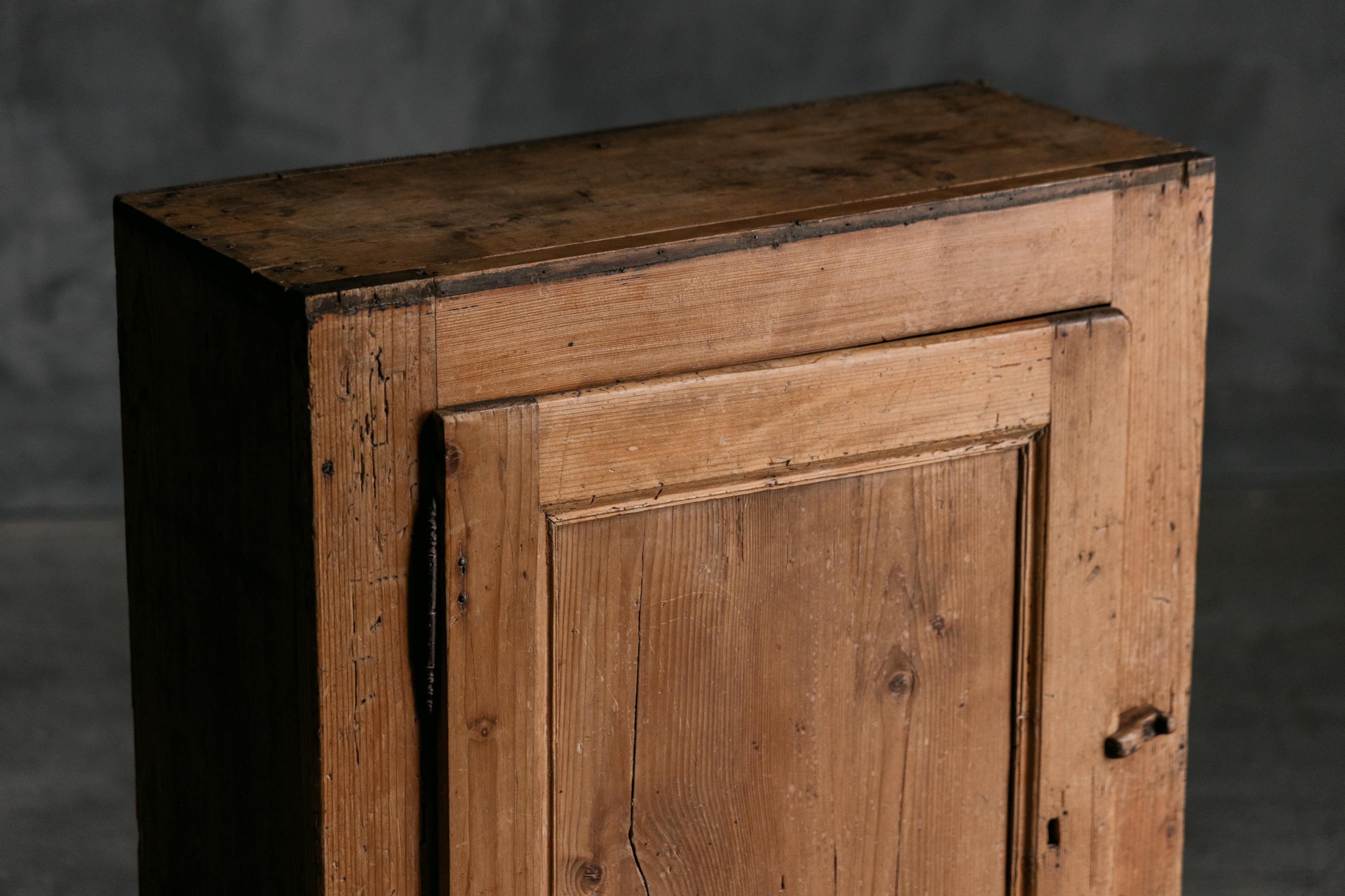 Francese Credenza rustica Art Populaire, Francia, XIX secolo in vendita