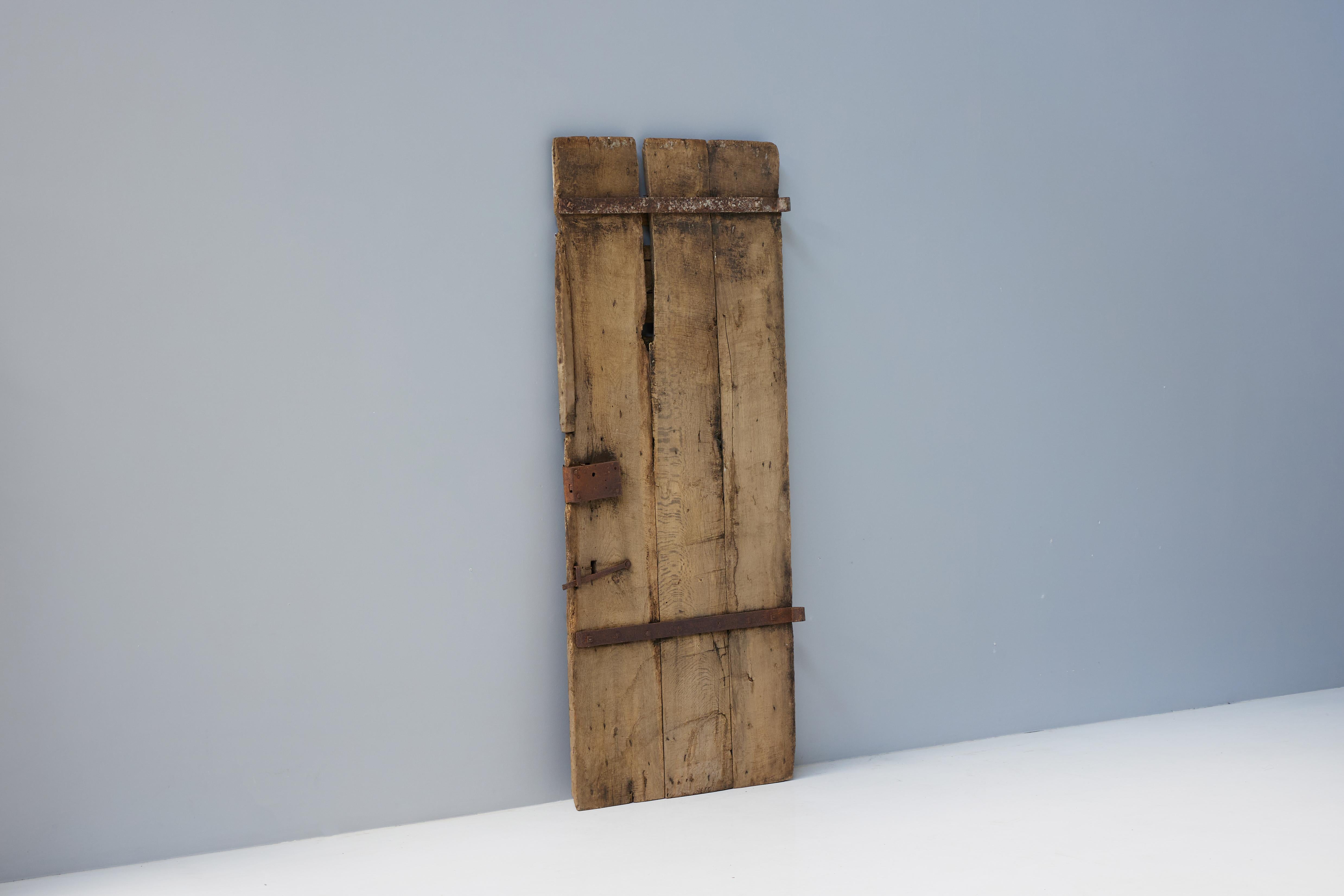 Rustic Art Populaire Doors, France, 18th Century In Good Condition For Sale In Antwerp, BE