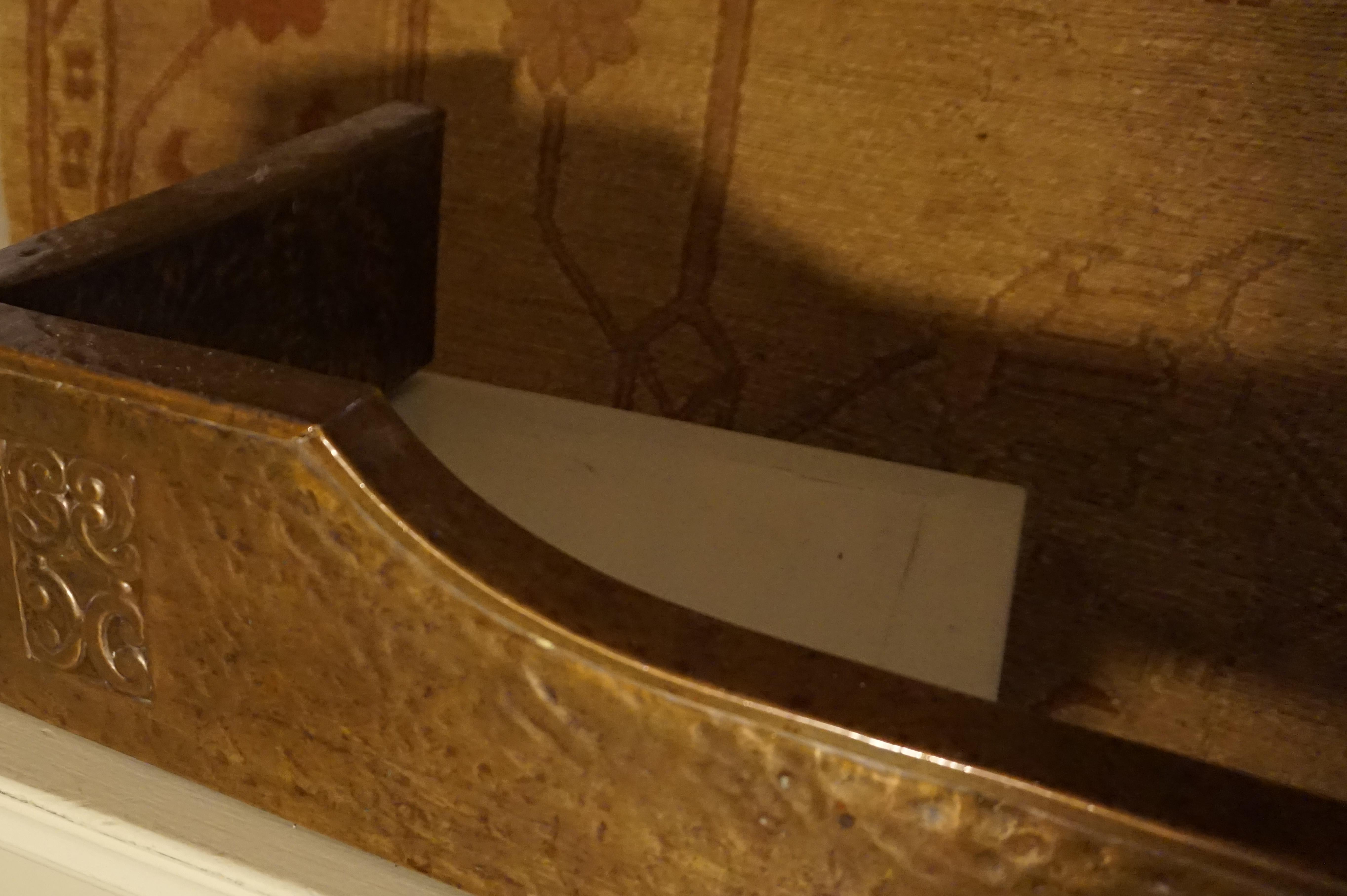 Rustikaler Arts and Crafts-Kaminschutzgitter aus handgefertigtem Kupfer im Zustand „Gut“ im Angebot in Vancouver, British Columbia
