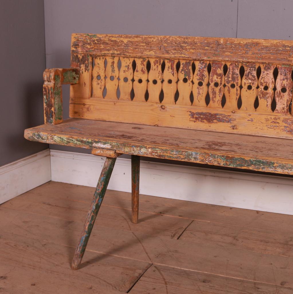 19th C rustic Bavarian settle with original paint finish. 1860.

Seat dimension - 12.5