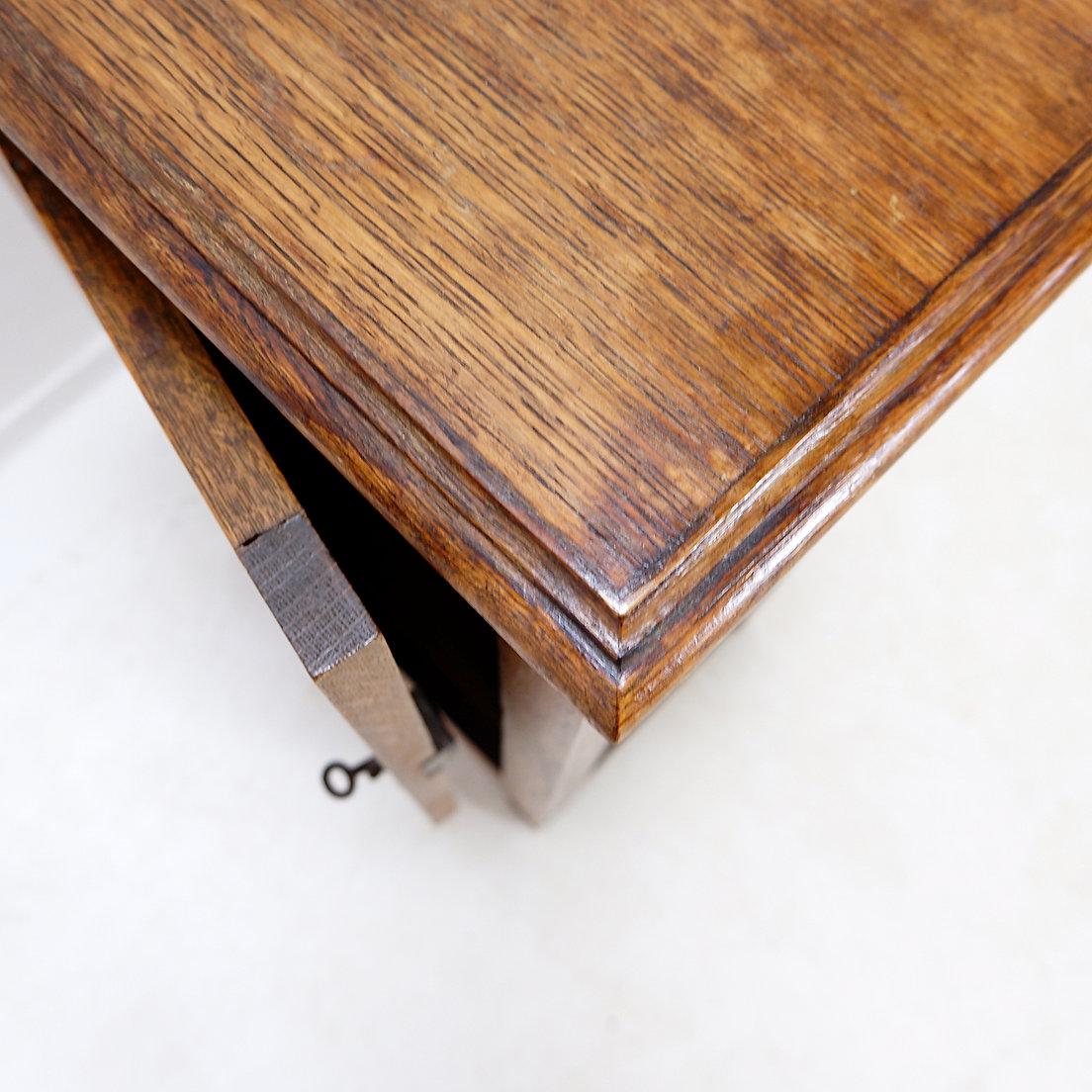 Rustic Bedside cabinet / Small Storage Cupboard - 20thC In Good Condition For Sale In Linkebeek, BE