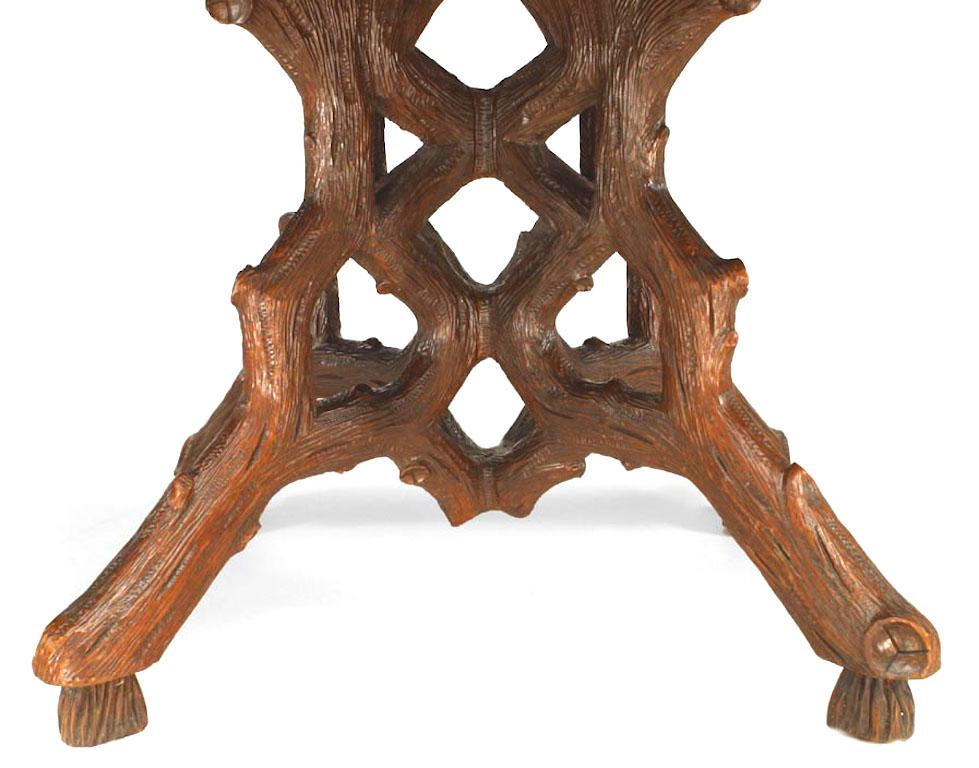 Allemand Table de salle à manger rustique de la Forêt-Noire du 19e siècle en vente