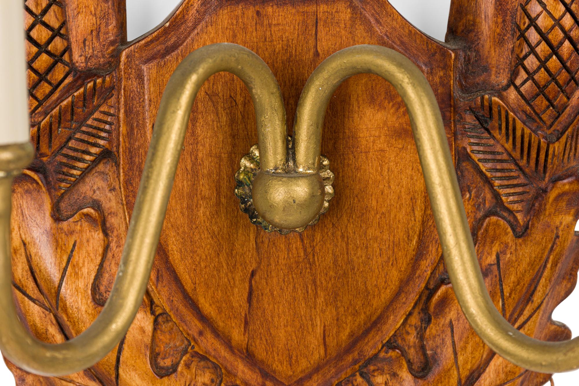 Sconosciuto Applique rustica Black Forest in ottone e Wood in vendita