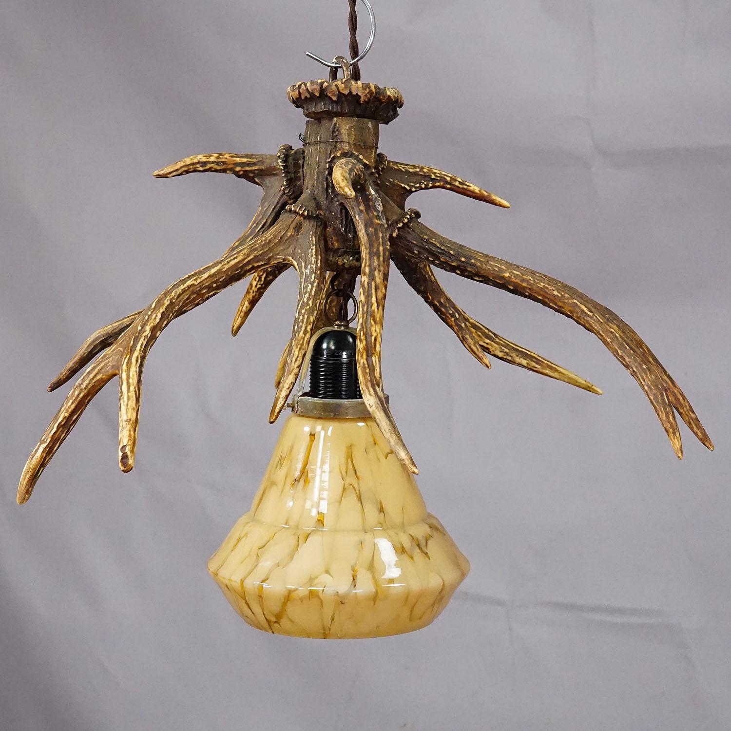 Rustico Lampada da soffitto rustica Black Forest con corna di cervo del 1920 in vendita
