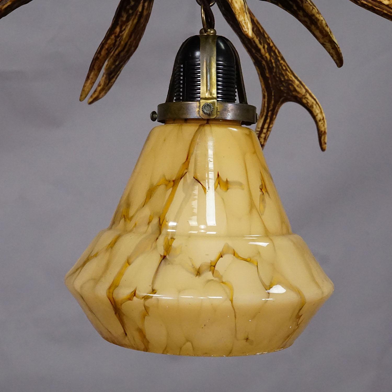 XX secolo Lampada da soffitto rustica Black Forest con corna di cervo del 1920 in vendita
