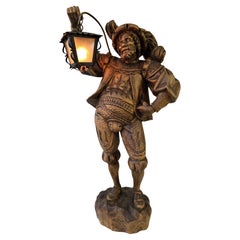 Rustikale handgeschnitzte Black Forest Holzlaterne mit Figuren, Mitte 20.