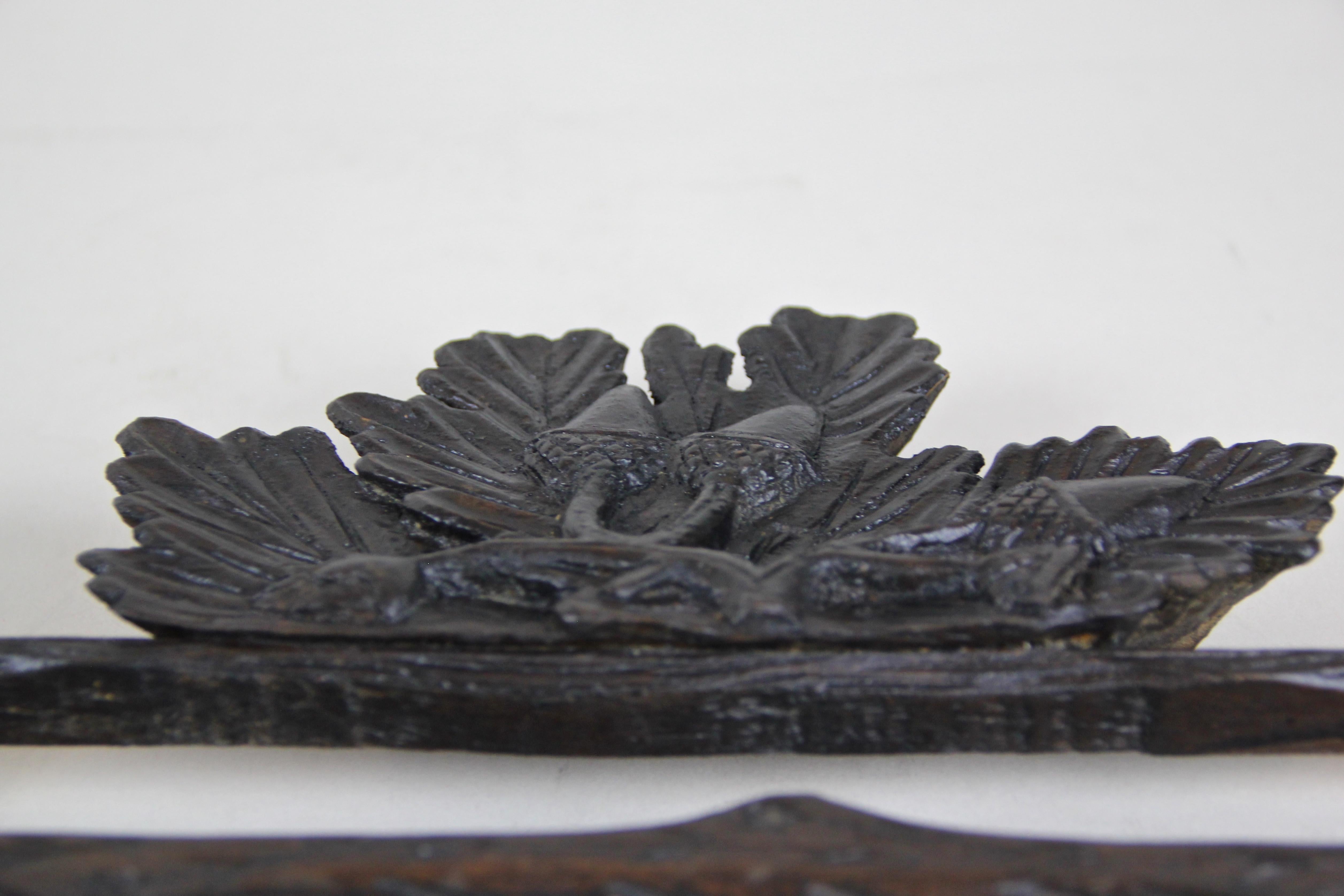 Rustic Black Forest Mirror Hand Carved with Oak Leaves, Austria, circa 1880 For Sale 6