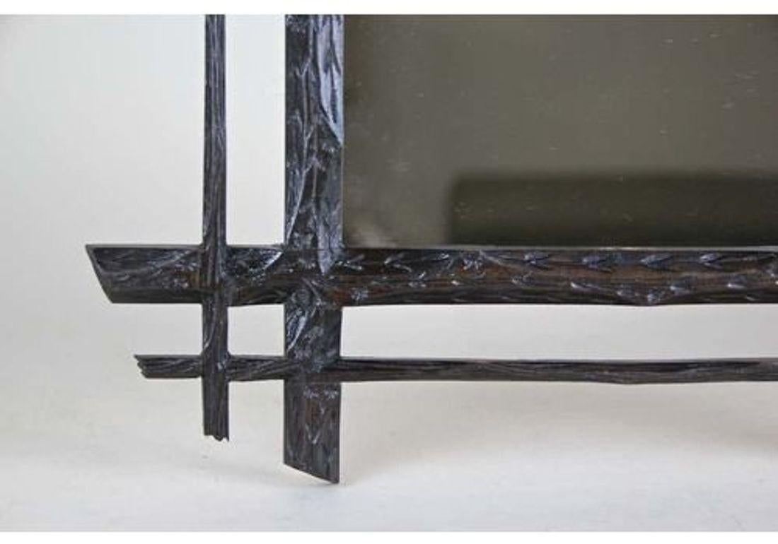 XIX secolo Specchio rustico Black Forest intagliato a mano con foglie di Oak, Austria, CIRCA 1880 in vendita