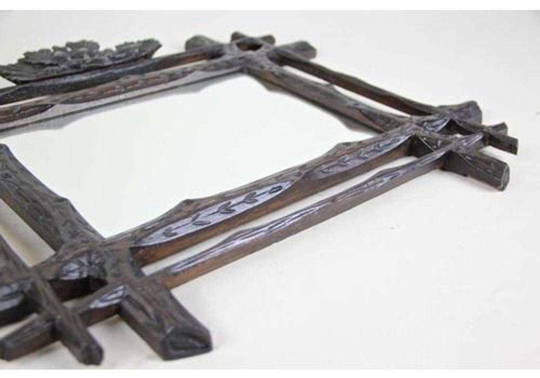 Specchio rustico Black Forest intagliato a mano con foglie di Oak, Austria, CIRCA 1880 in vendita 2