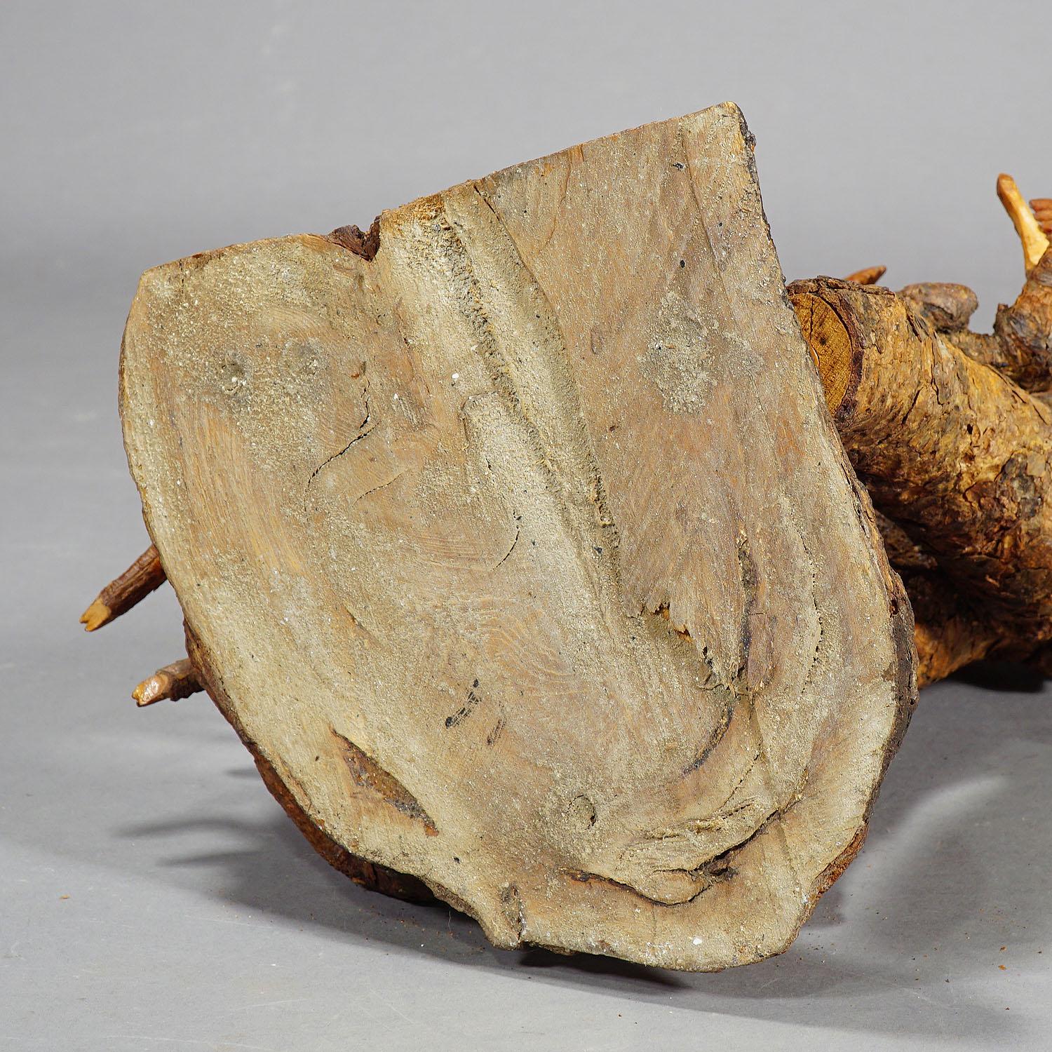 Cazador Rústico de Madera de Raíz de Black Forest, hacia 1920 en venta 2