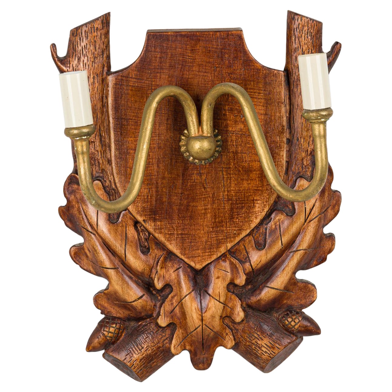 Rustikaler Black Forest Wandleuchter aus Holz und Messing