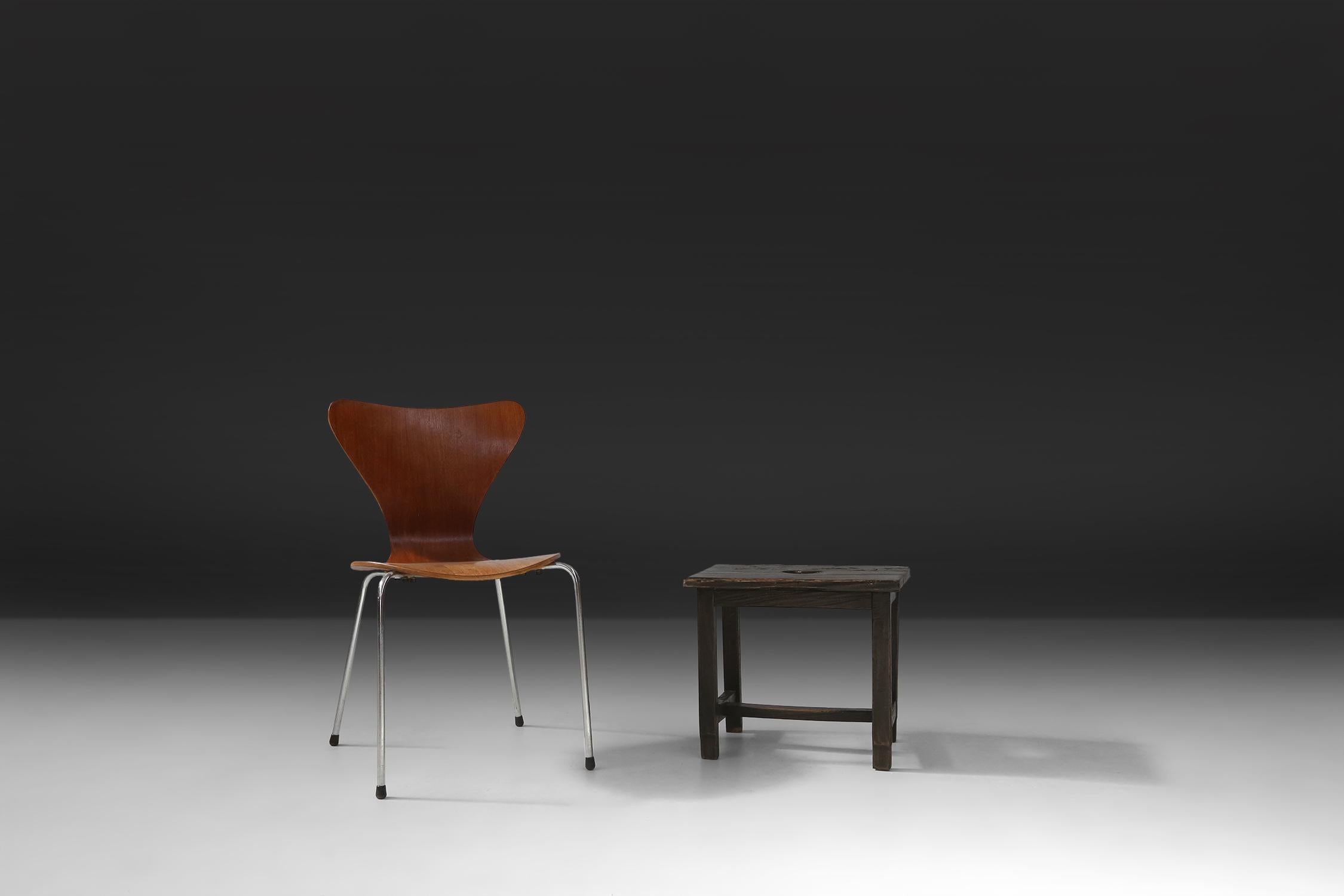 Sgabello rustico in legno nero, 1920 ca. in vendita 1