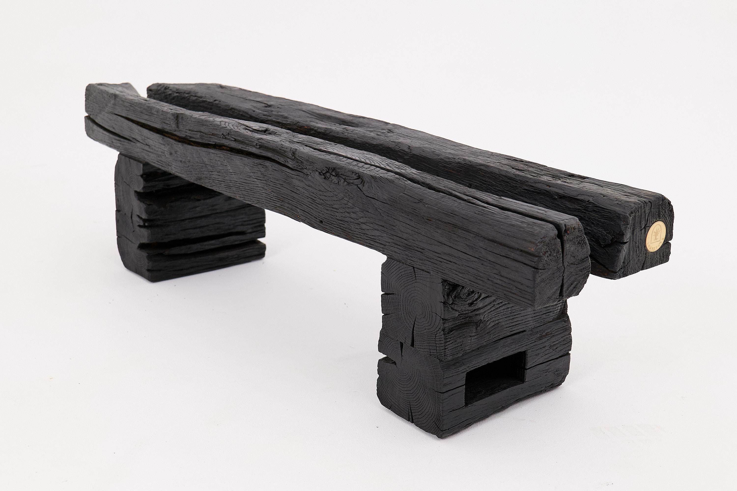Rustikale Gartenbank aus geschwärztem Holz mit roher organischer Form Indoor & Outdoor im Angebot 6