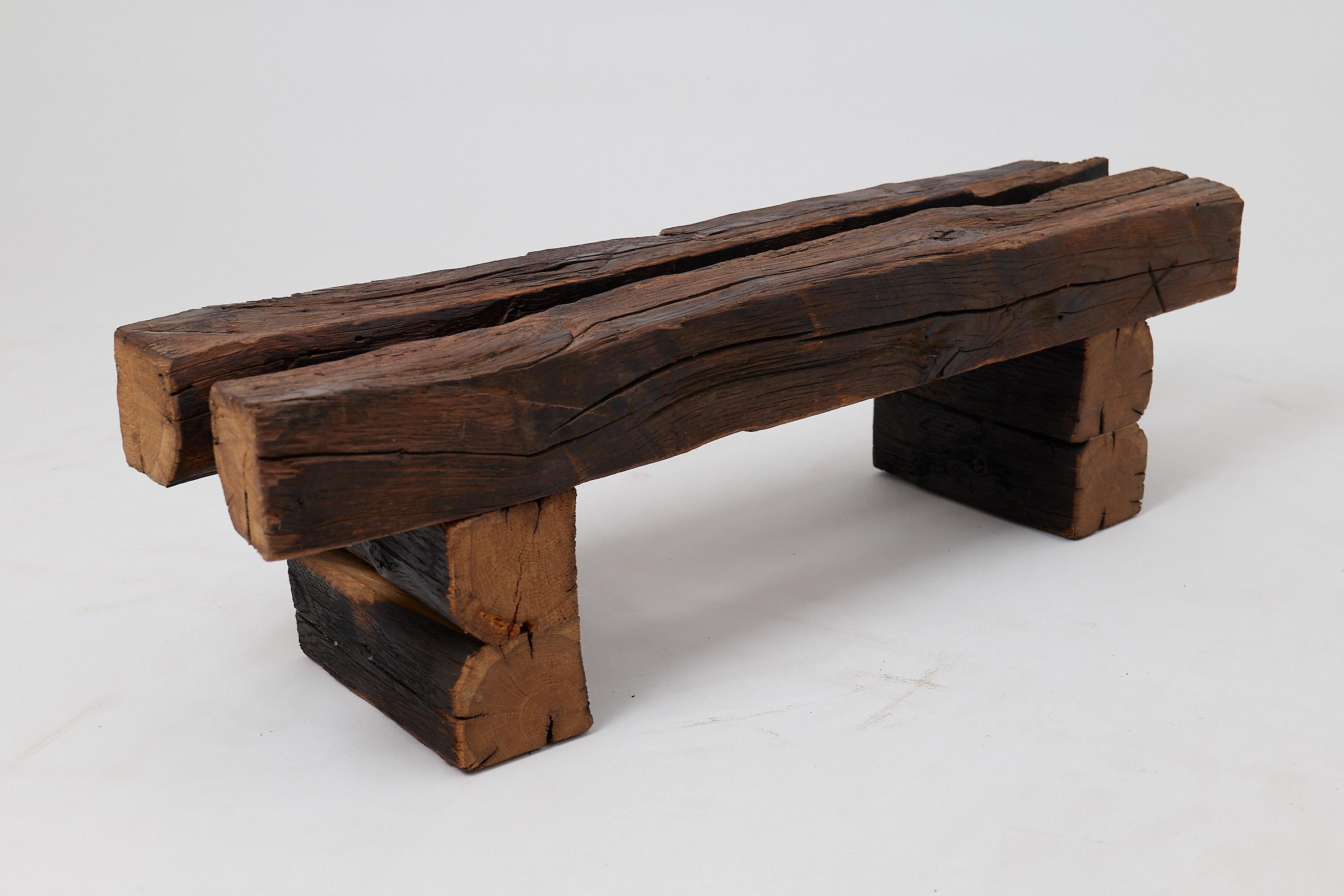 Banc de jardin rustique en bois noirci avec forme organique brute Indoor & Outdoor Neuf - En vente à Stara Gradiška, HR