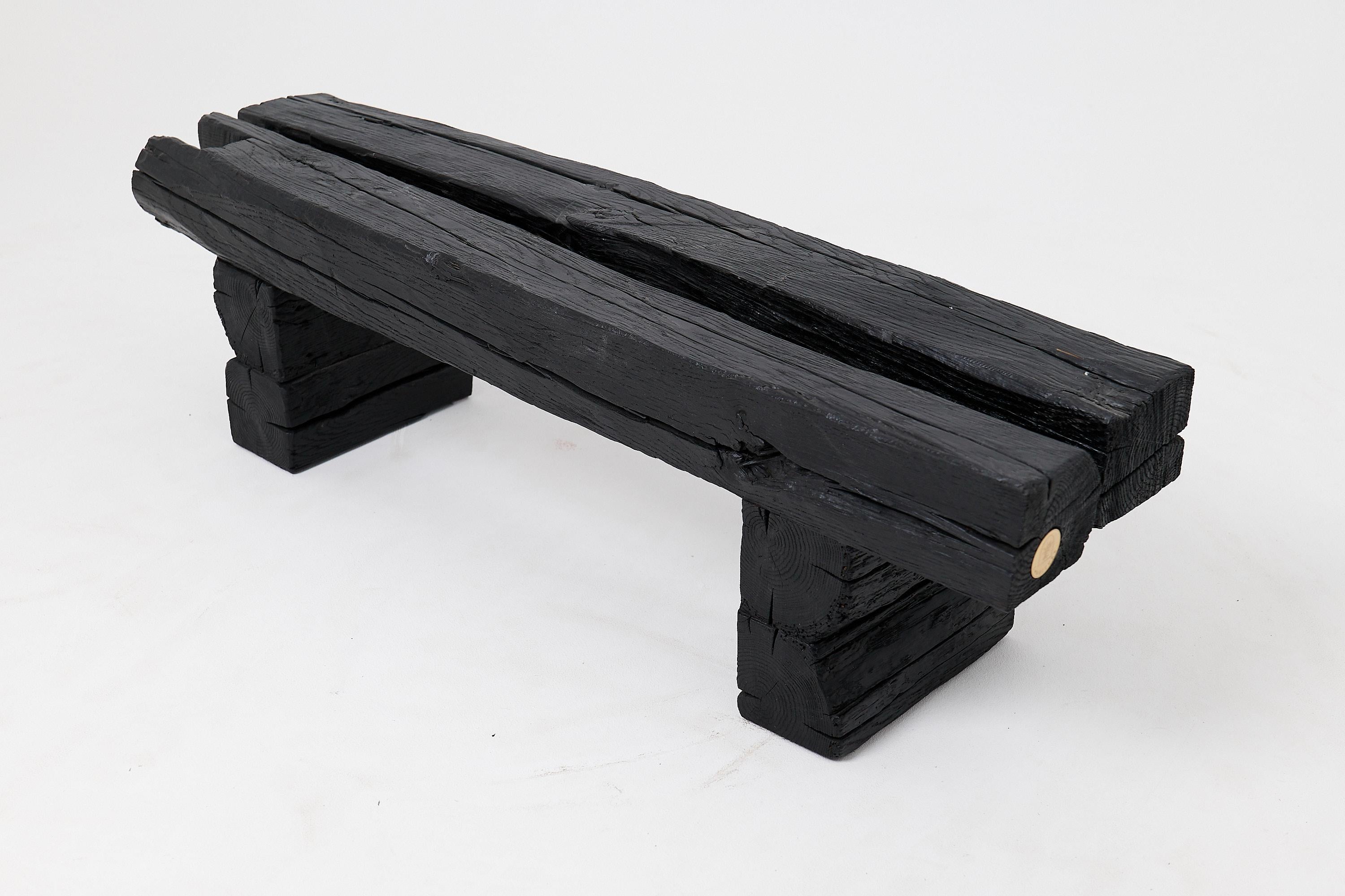 Banc de jardin rustique en bois noirci avec forme organique brute Indoor & Outdoor Neuf - En vente à Stara Gradiška, HR