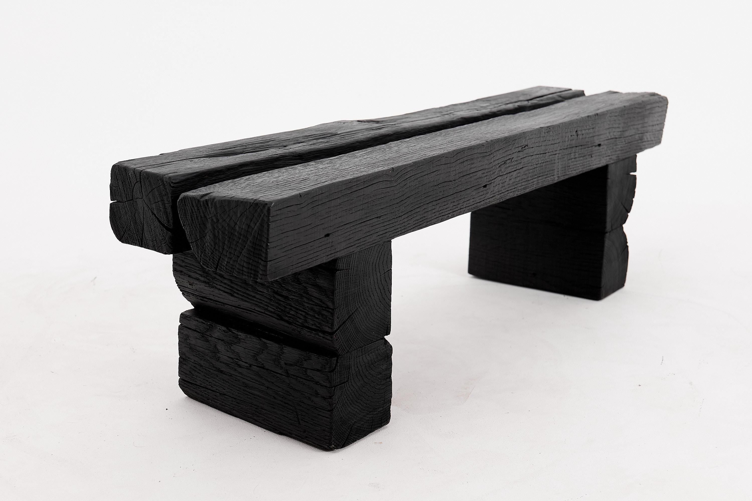 XXI secolo e contemporaneo Panchina da giardino rustica in Wood annerito con forma organica grezza per interni ed esterni in vendita