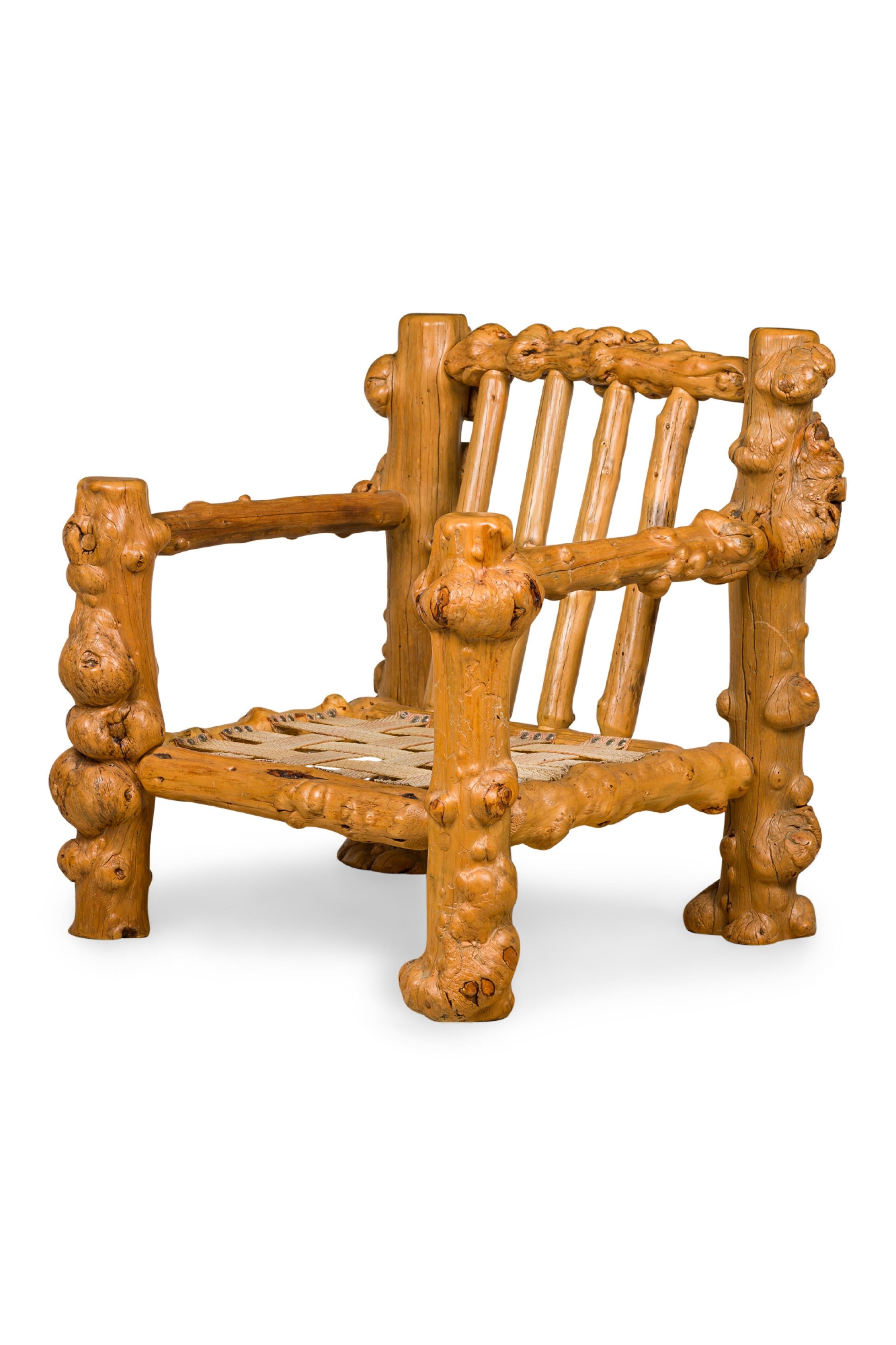 Fauteuil trône rustique en bois de racine blond et cuir gaufré en vente 5