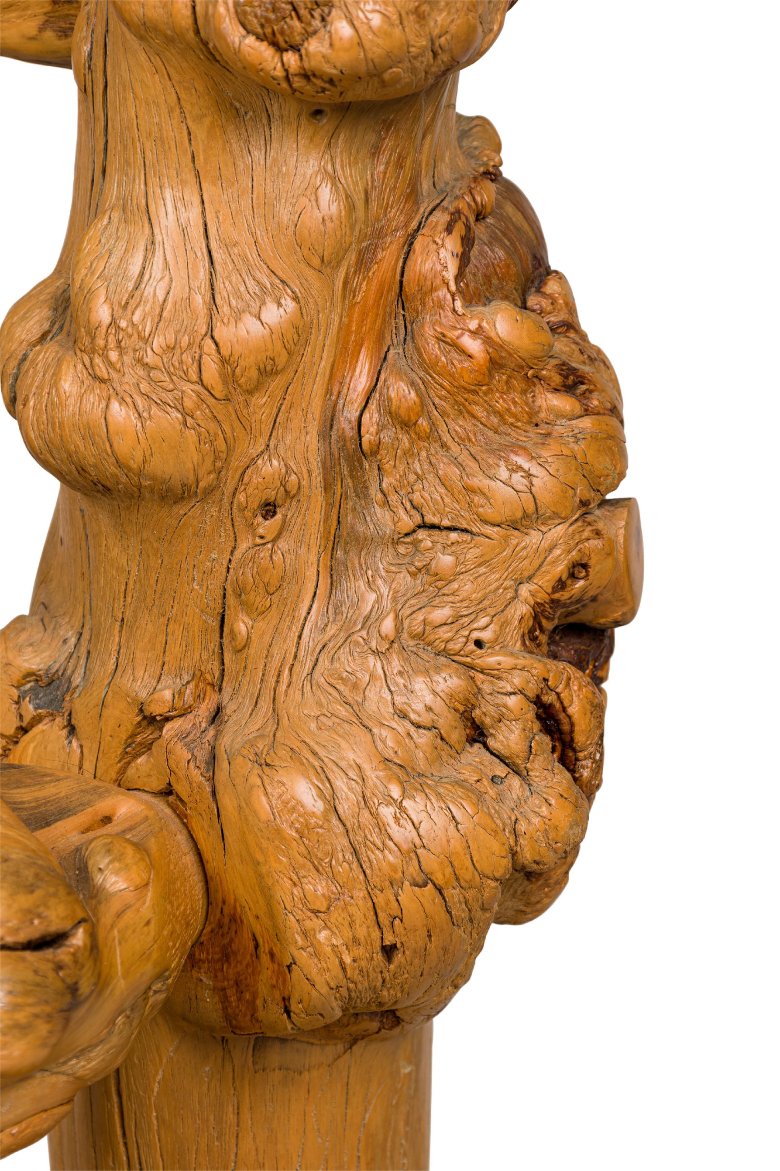Fauteuil trône rustique en bois de racine blond et cuir gaufré en vente 8