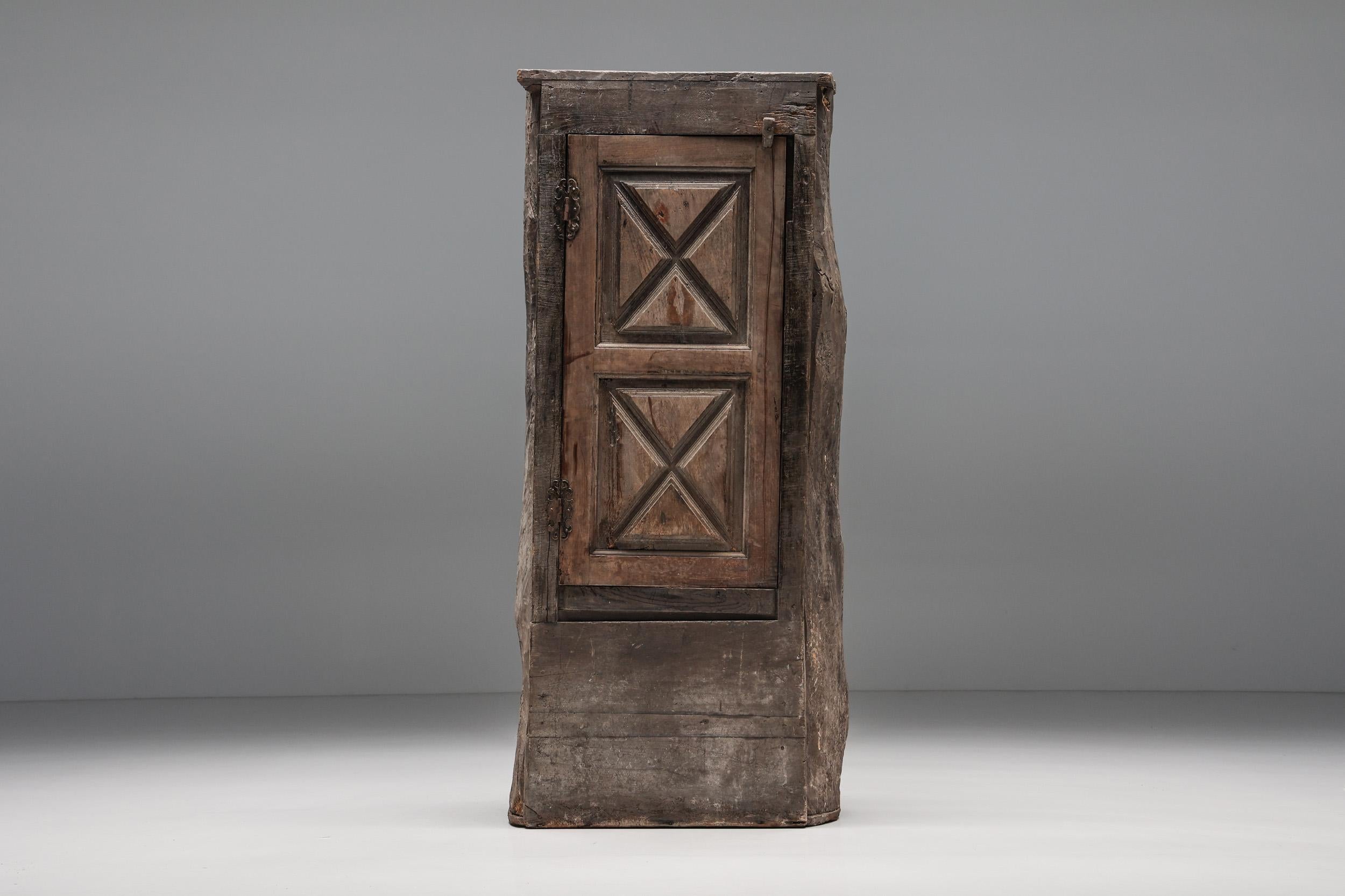 Rustic Art Populaire Monoxylite Cupboard, Ardèche, France, 19th Century In Good Condition For Sale In Antwerp, BE