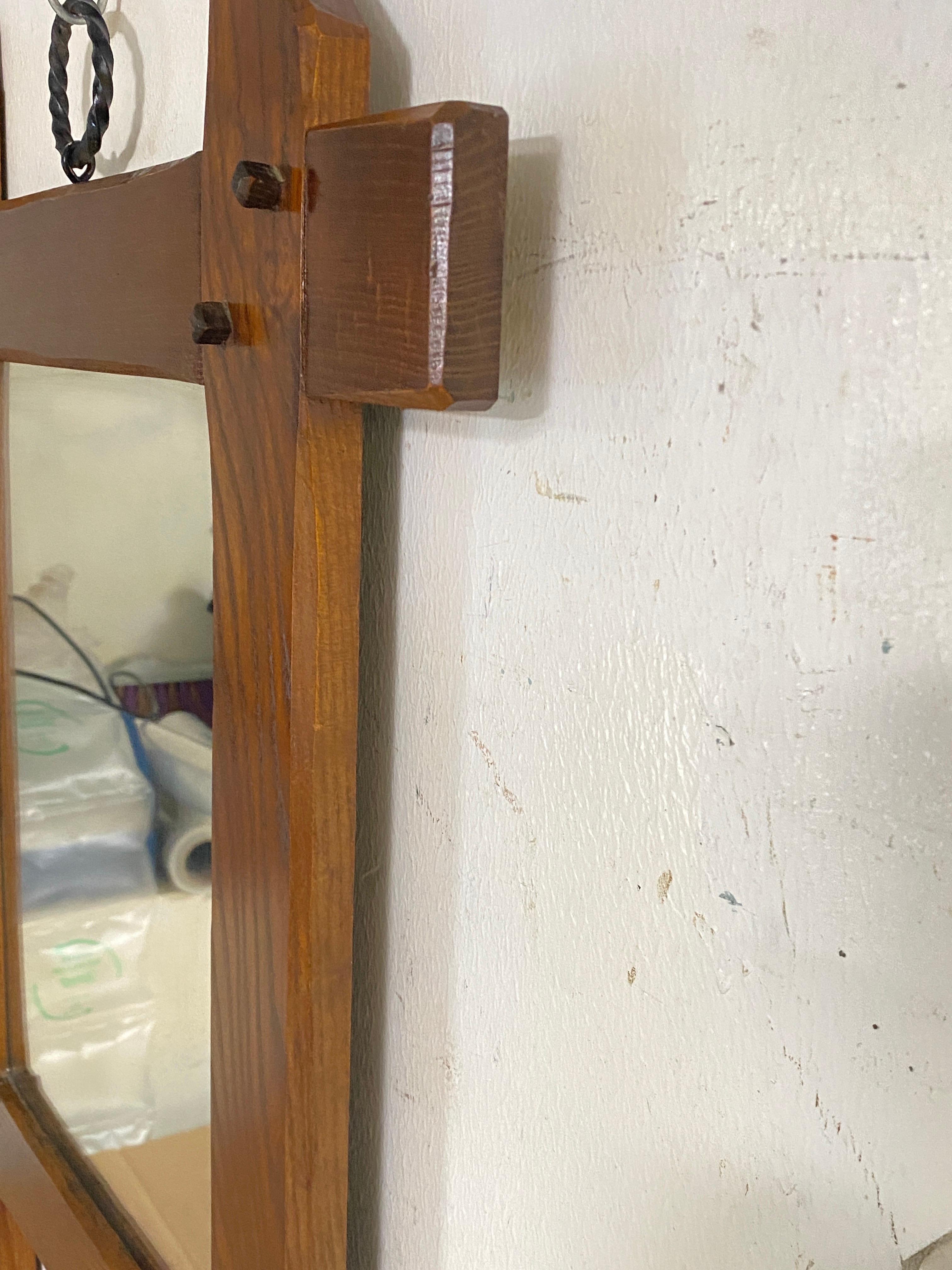 Rustikale Brutalist Spiegel Bass Holz Hand geschnitzt Brown Farbe Frankreich 1960 Massiv Eiche im Zustand „Gut“ im Angebot in Auribeau sur Siagne, FR